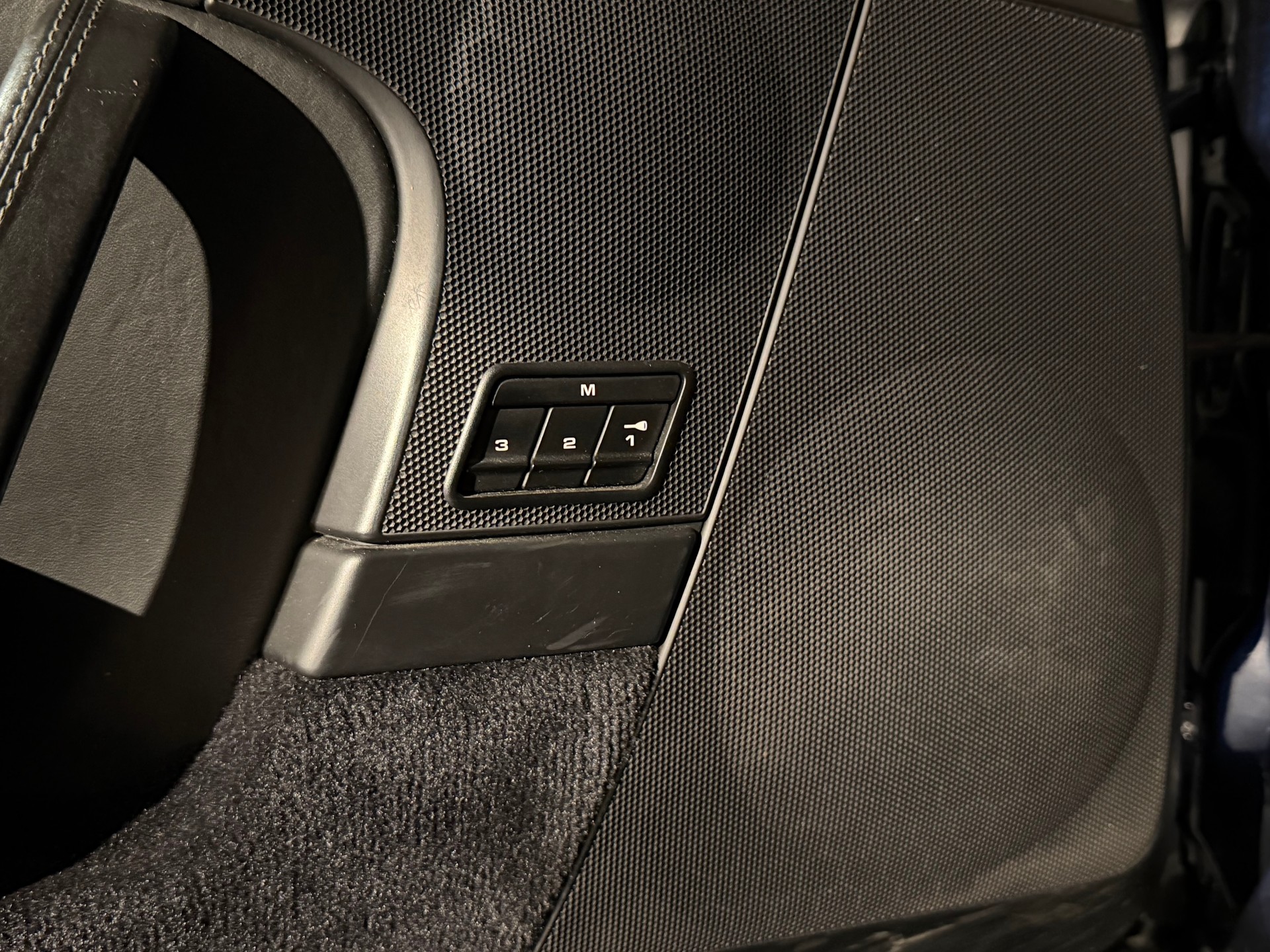 PORSCHE 911 Carrera 4-image-16