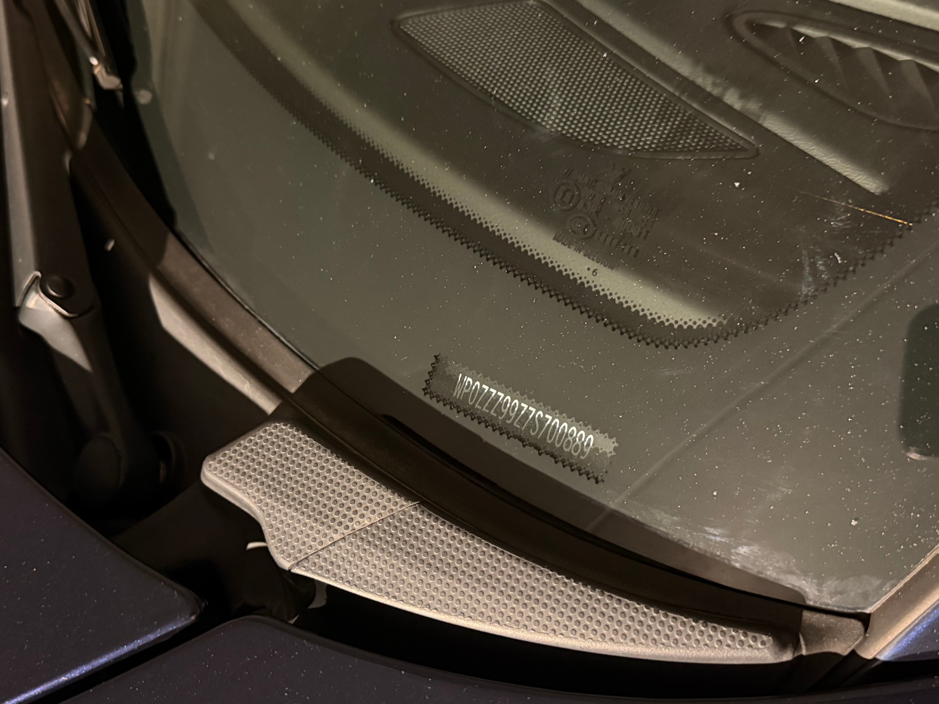 PORSCHE 911 Carrera 4-image-26