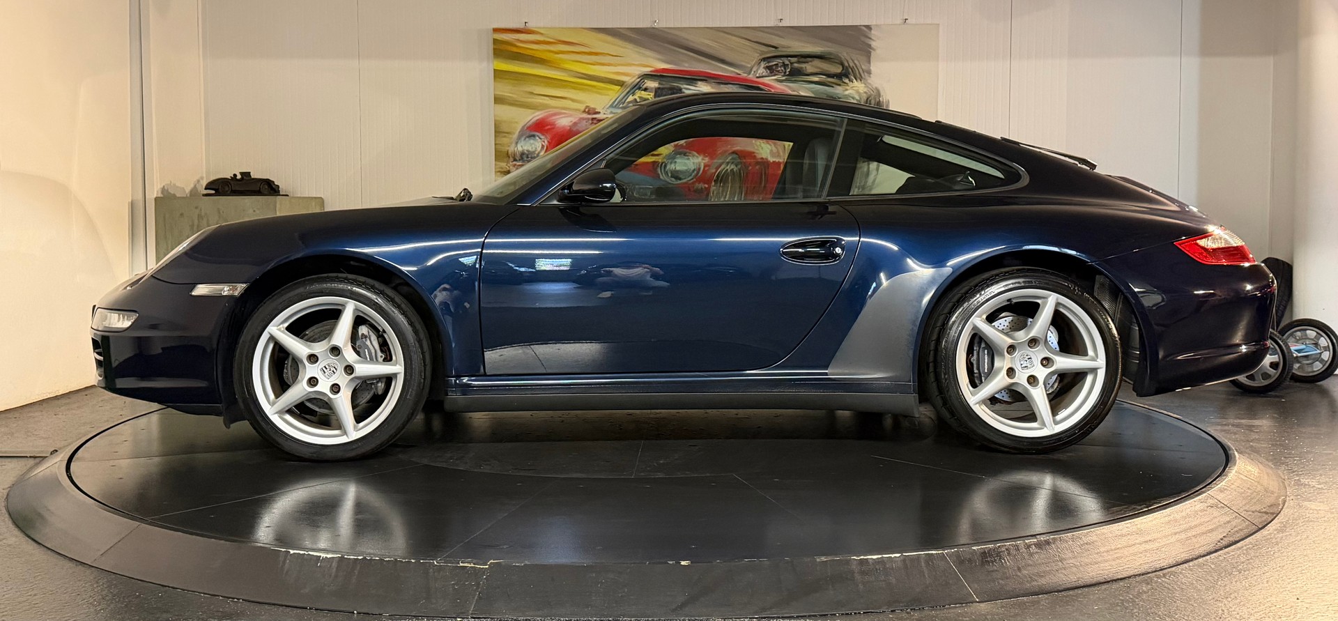 PORSCHE 911 Carrera 4-image-2