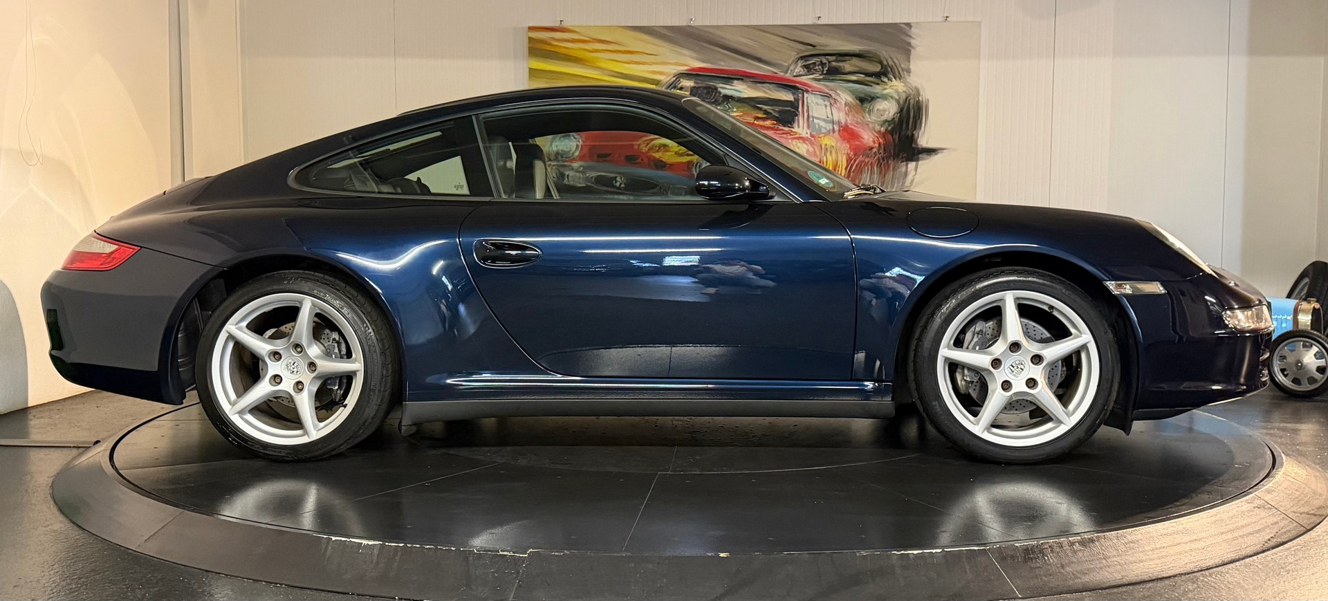 PORSCHE 911 Carrera 4-image-6
