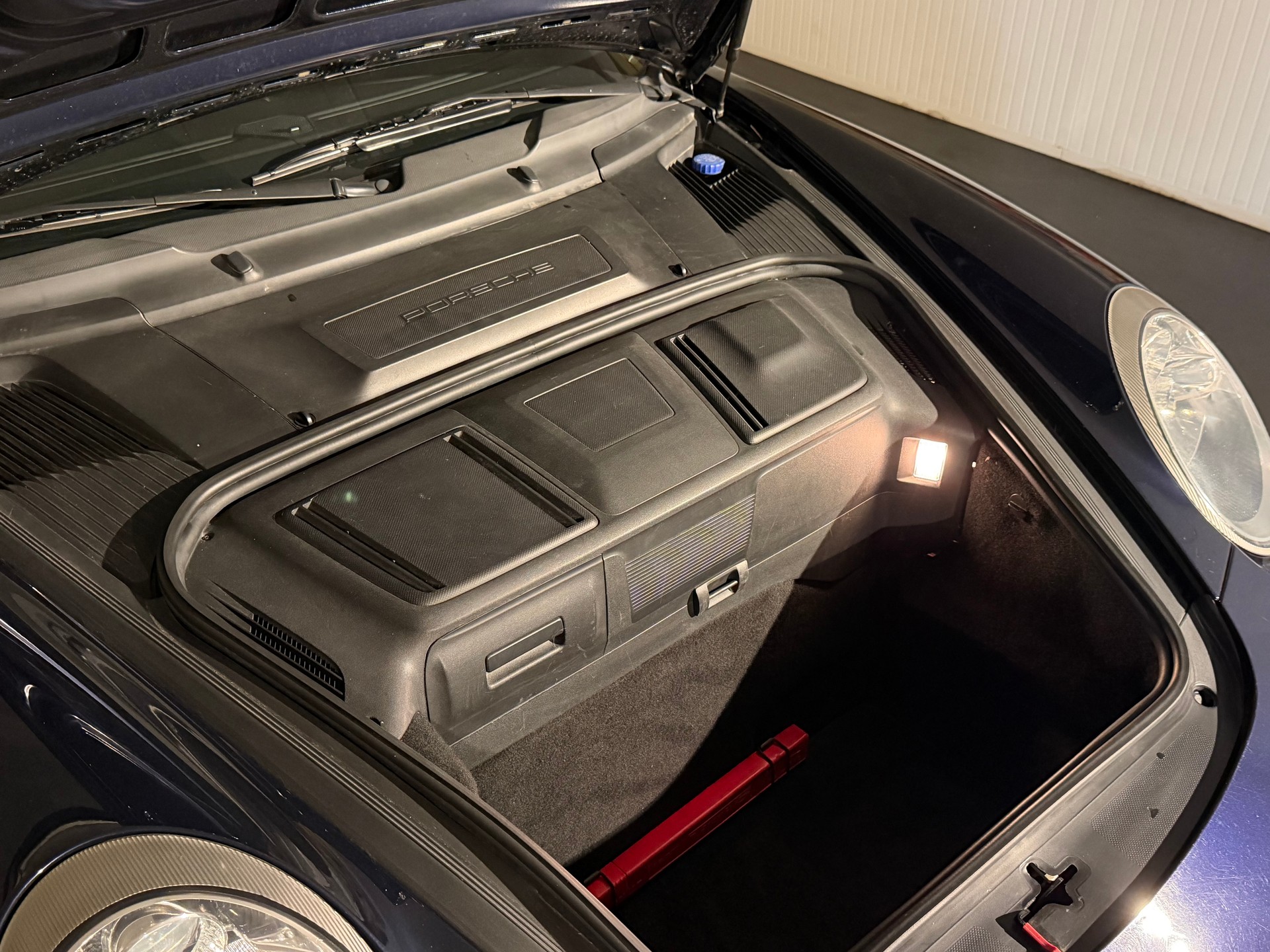 PORSCHE 911 Carrera 4-image-25