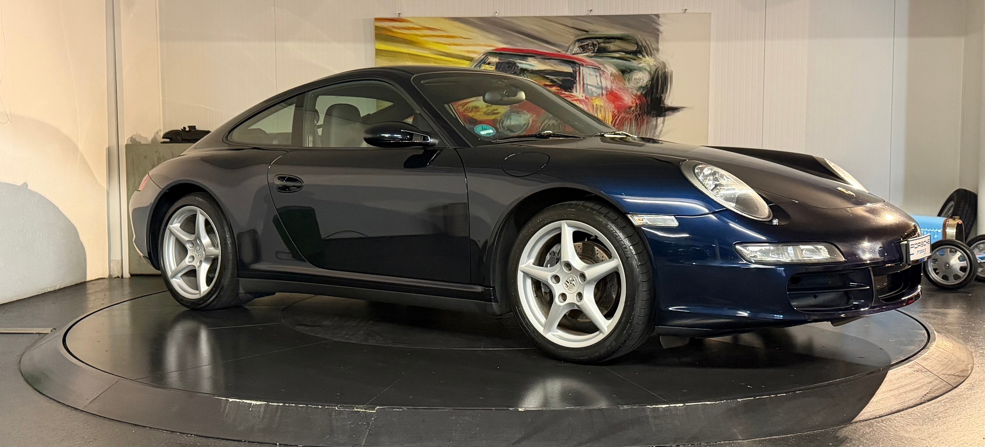 PORSCHE 911 Carrera 4-image-7