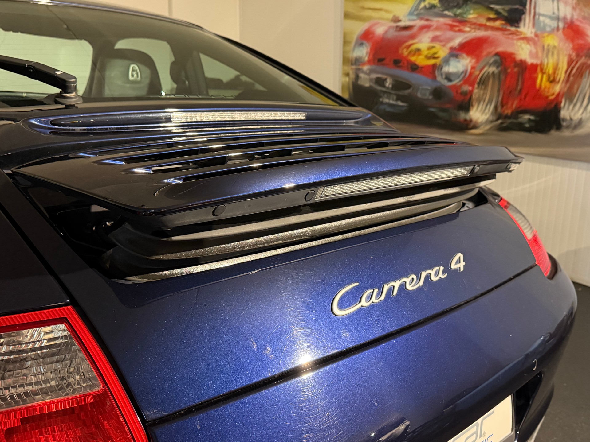 PORSCHE 911 Carrera 4-image-13
