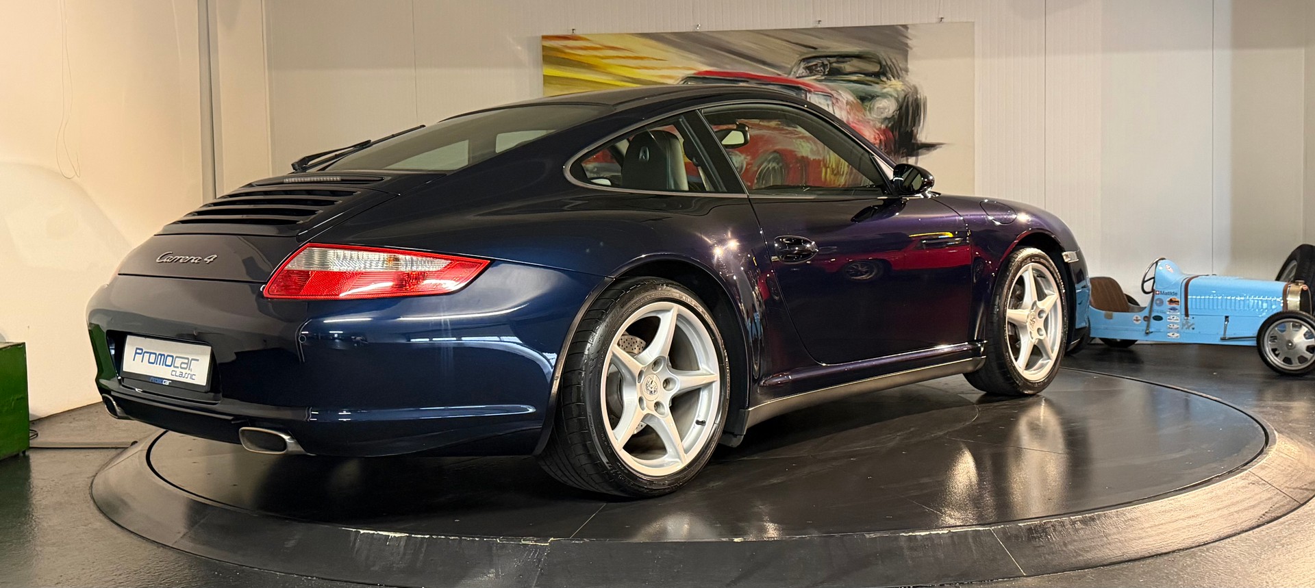 PORSCHE 911 Carrera 4-image-5