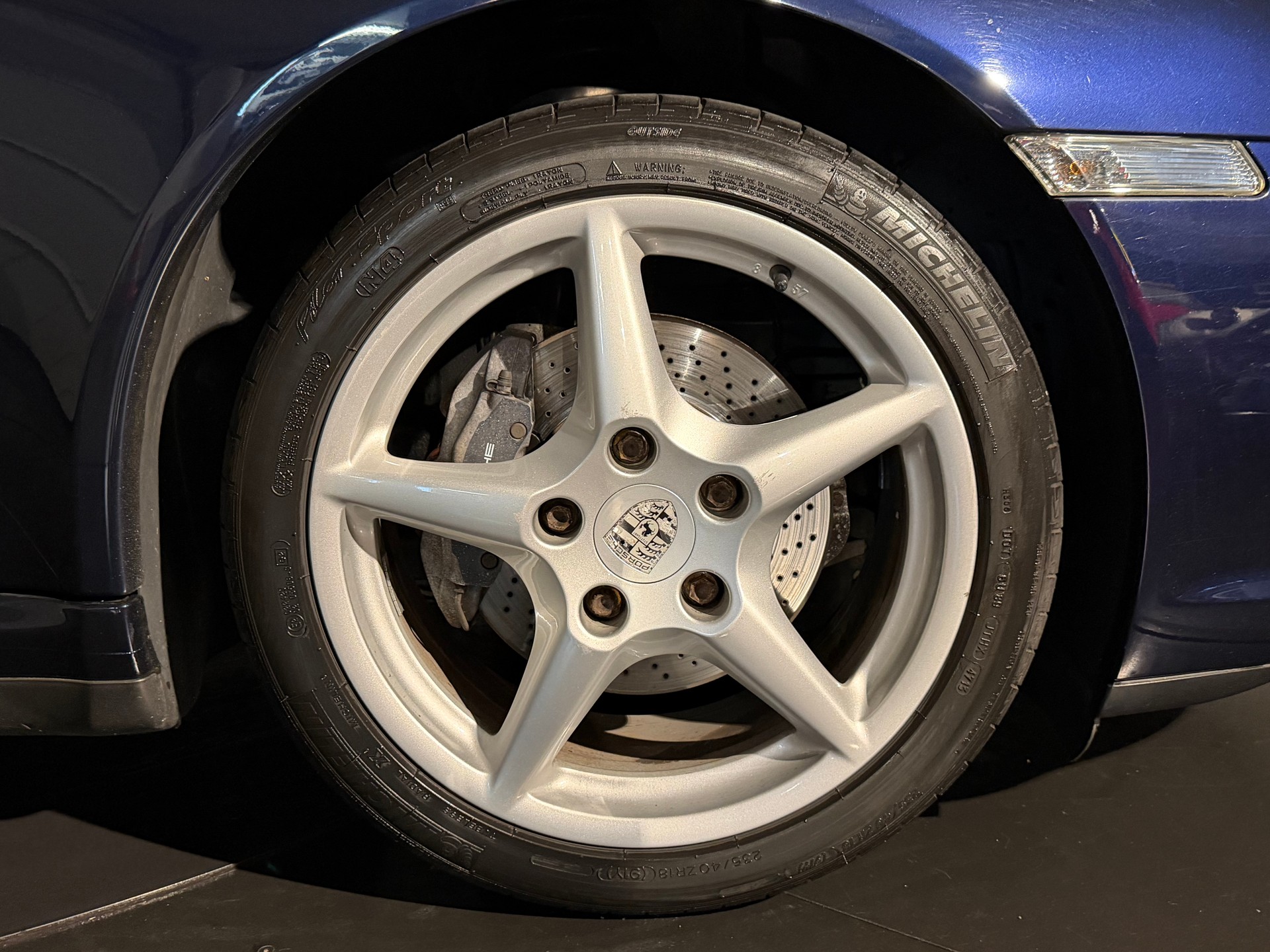 PORSCHE 911 Carrera 4-image-12
