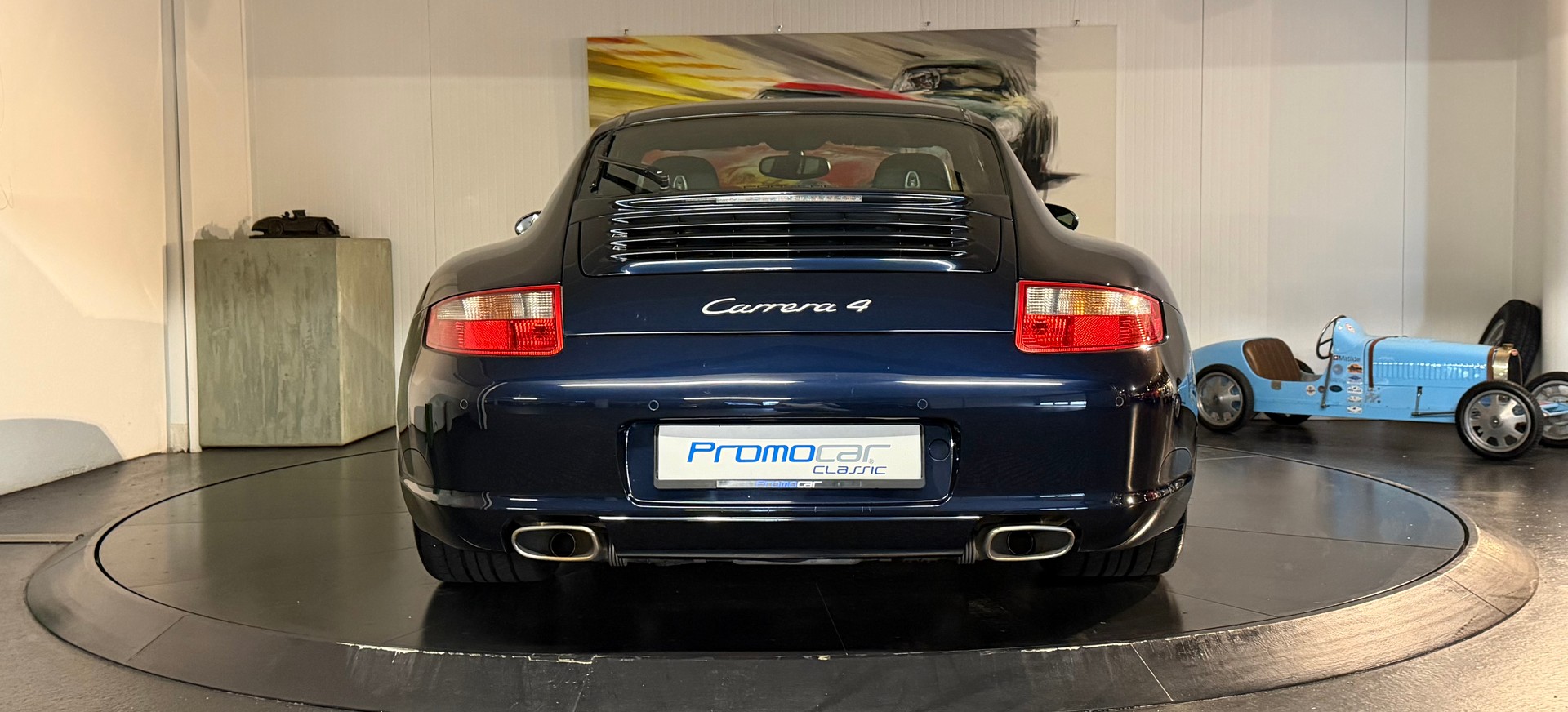 PORSCHE 911 Carrera 4-image-4