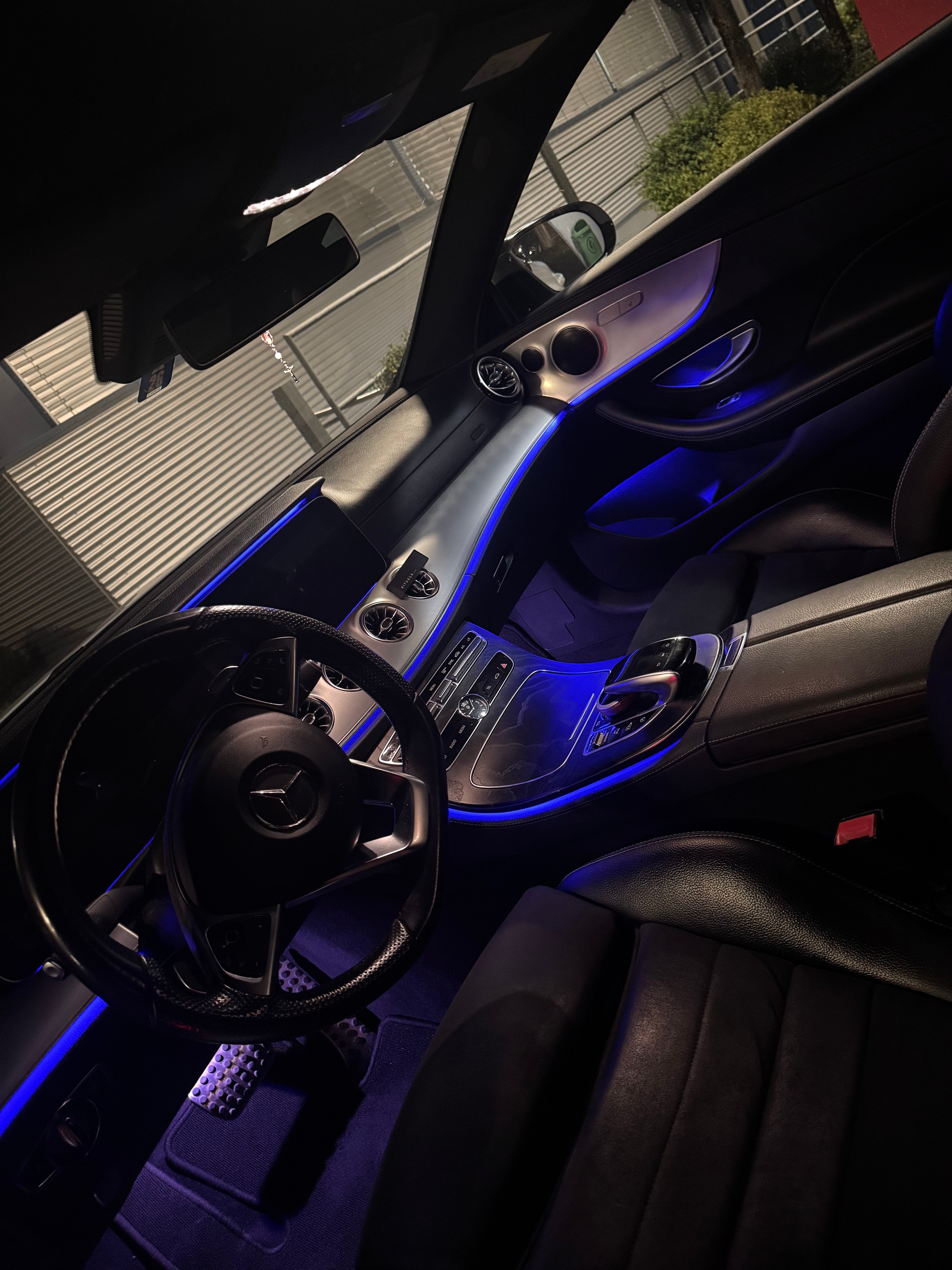 MERCEDES-BENZ E 300 AMG Line-image-5