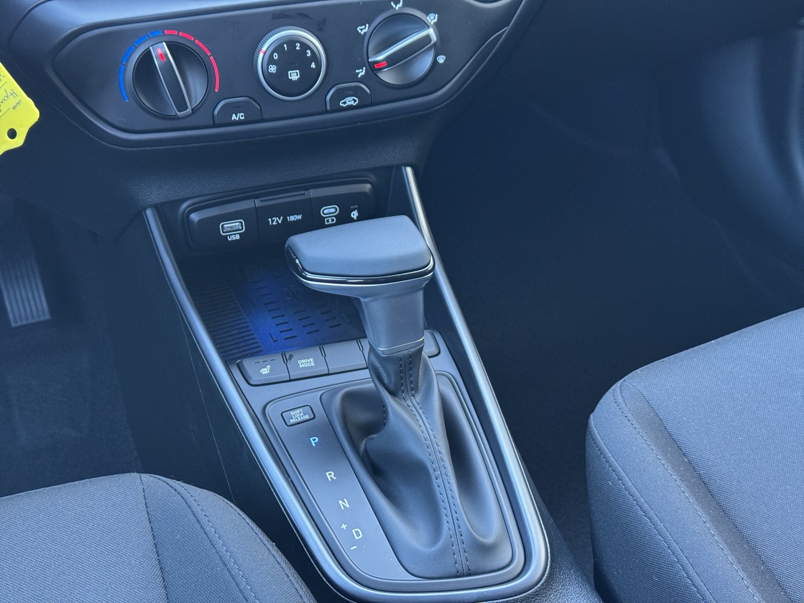 HYUNDAI i20 1.0 T-GDi Amplia Go Pack Safe Tec MY27-image-10