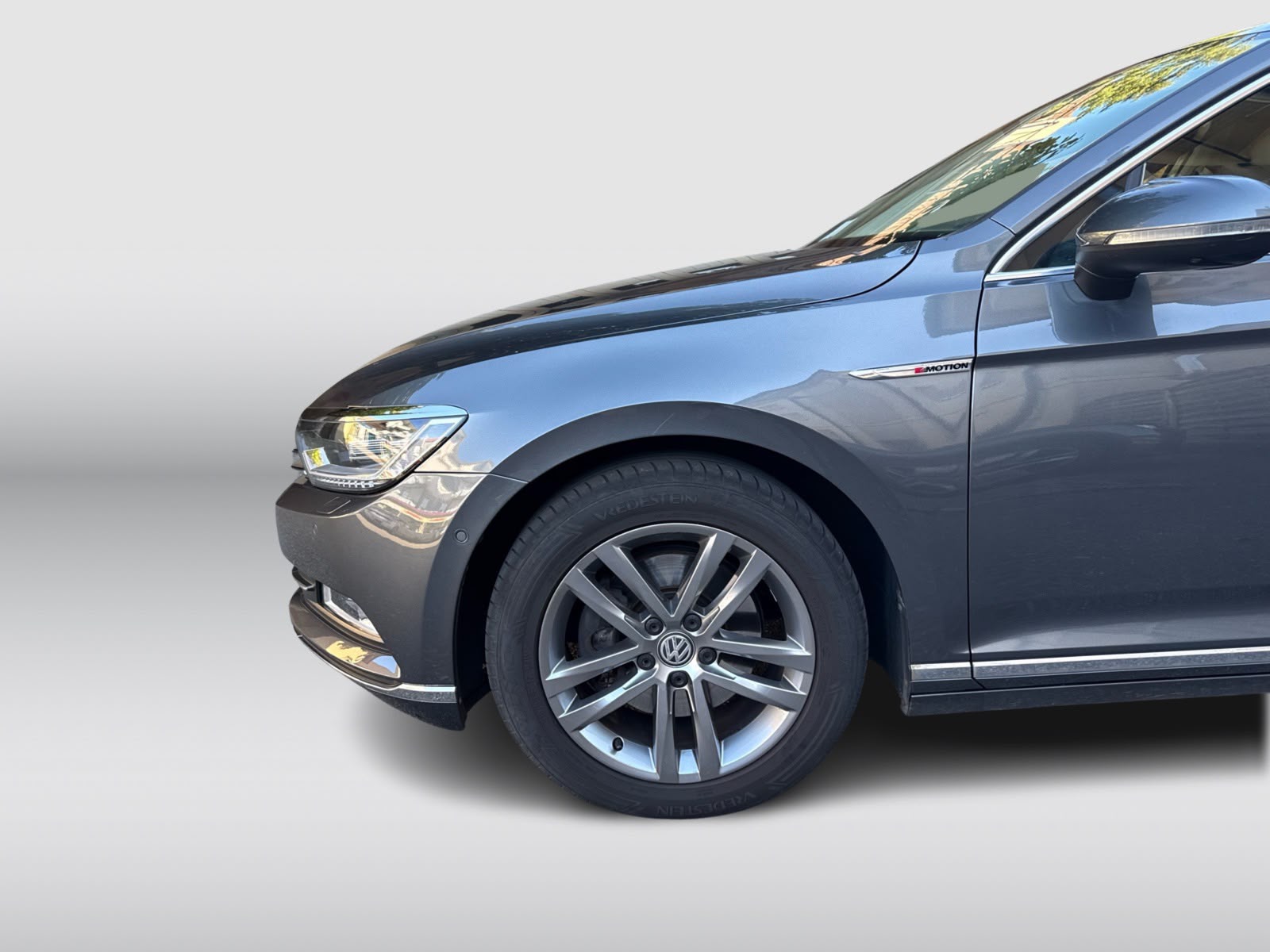 VW Passat Variant 2.0 TDI BMT Highline DSG 4Motion-image-6