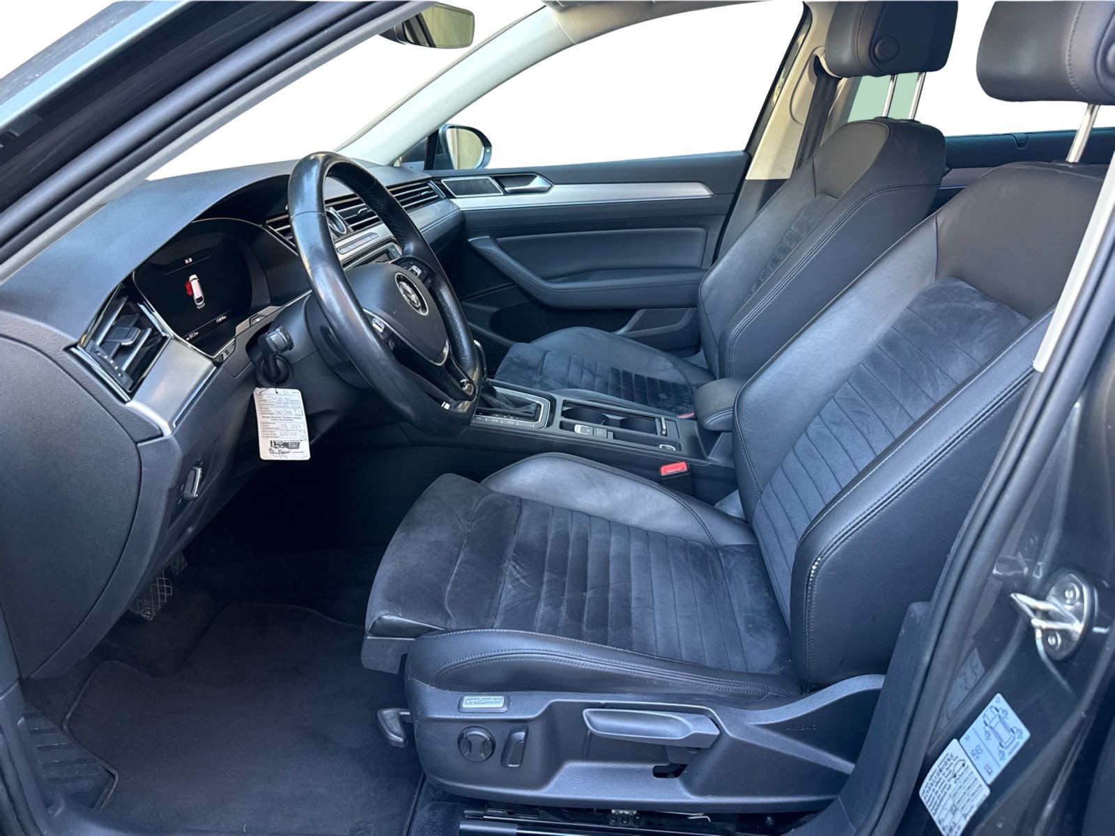 VW Passat Variant 2.0 TDI BMT Highline DSG 4Motion-image-7