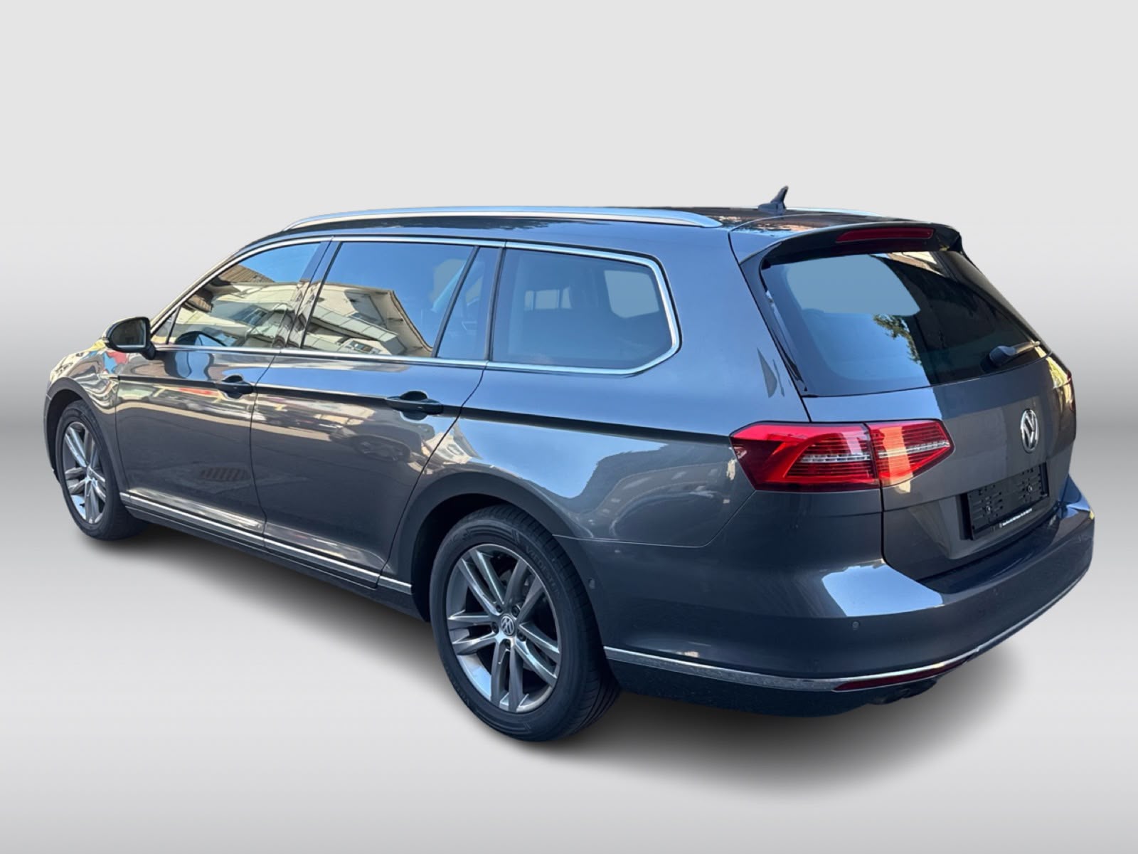 VW Passat Variant 2.0 TDI BMT Highline DSG 4Motion-image-2