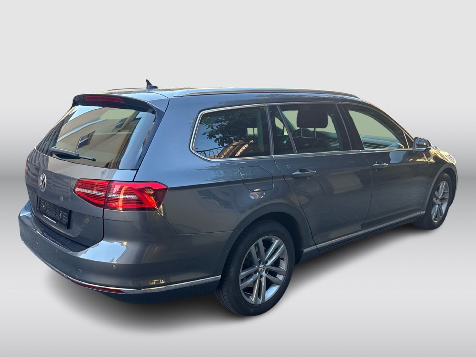 VW Passat Variant 2.0 TDI BMT Highline DSG 4Motion-image-4