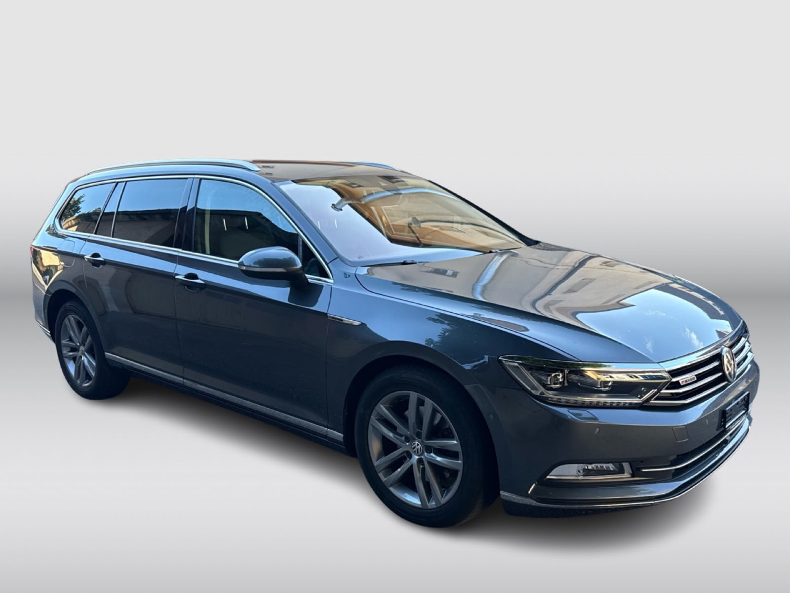 VW Passat Variant 2.0 TDI BMT Highline DSG 4Motion-image-5