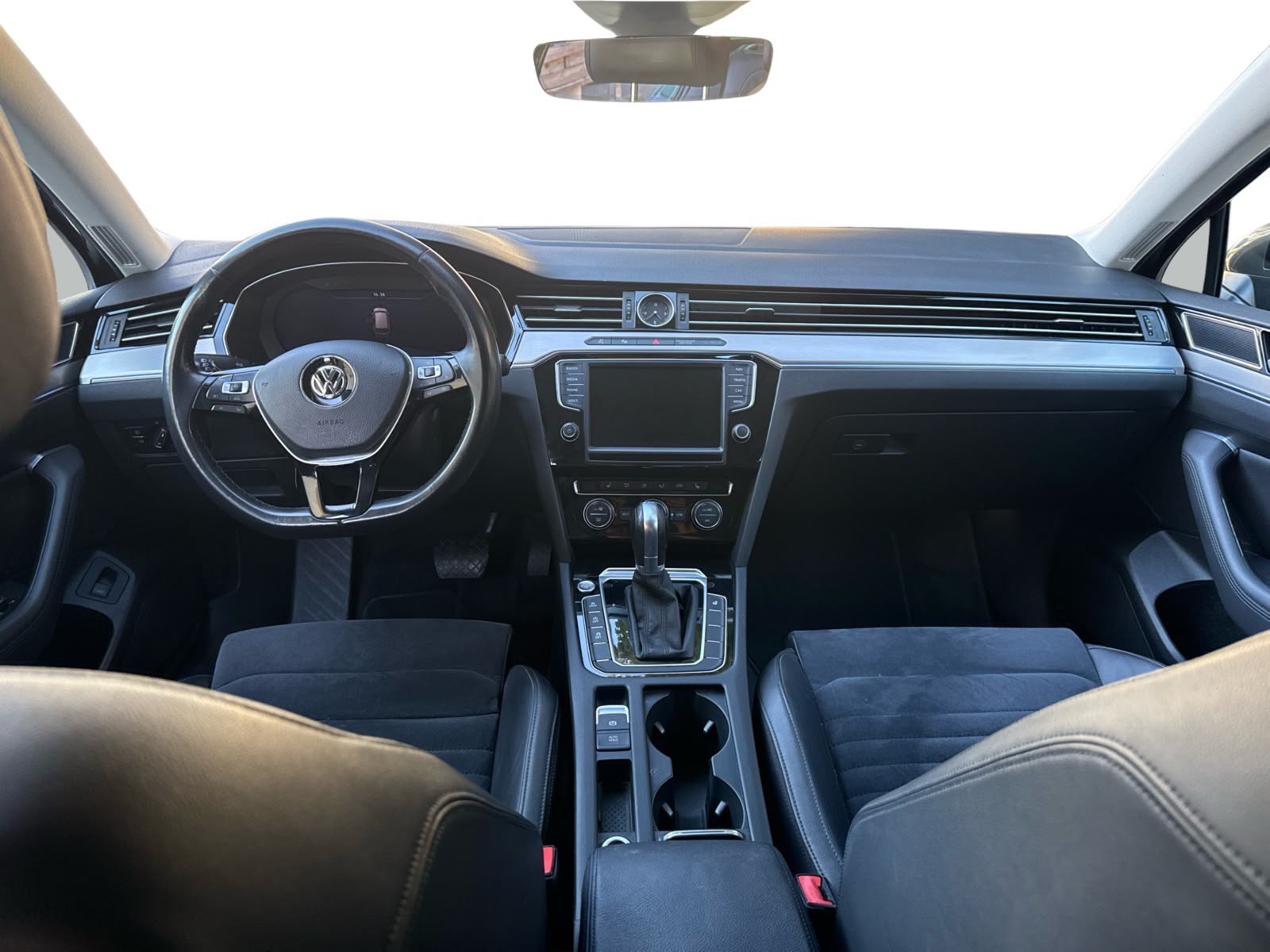 VW Passat Variant 2.0 TDI BMT Highline DSG 4Motion-image-9