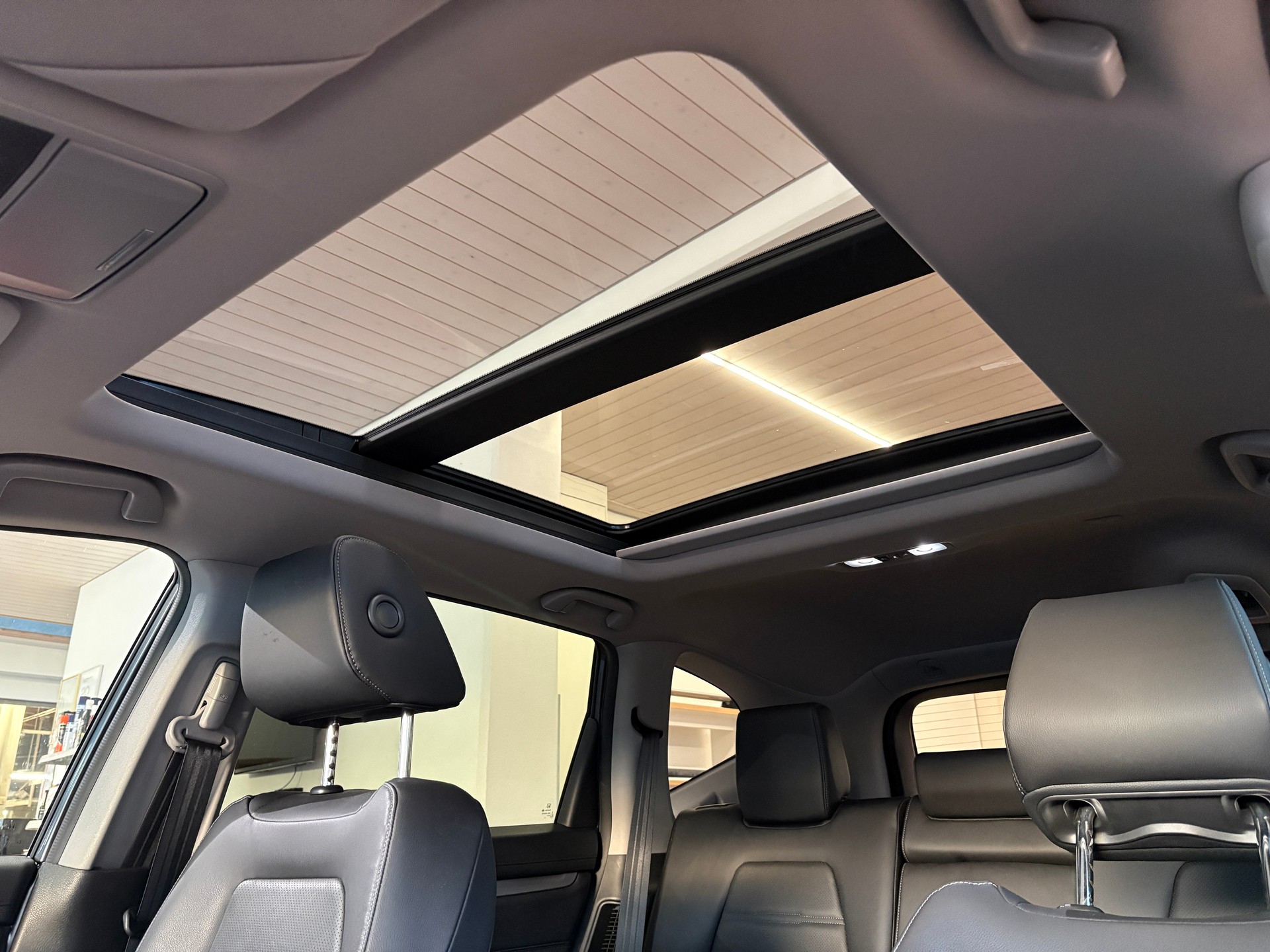HONDA CR-V 2.0i MMD Hybrid Executive 4WD Automatic-image-9