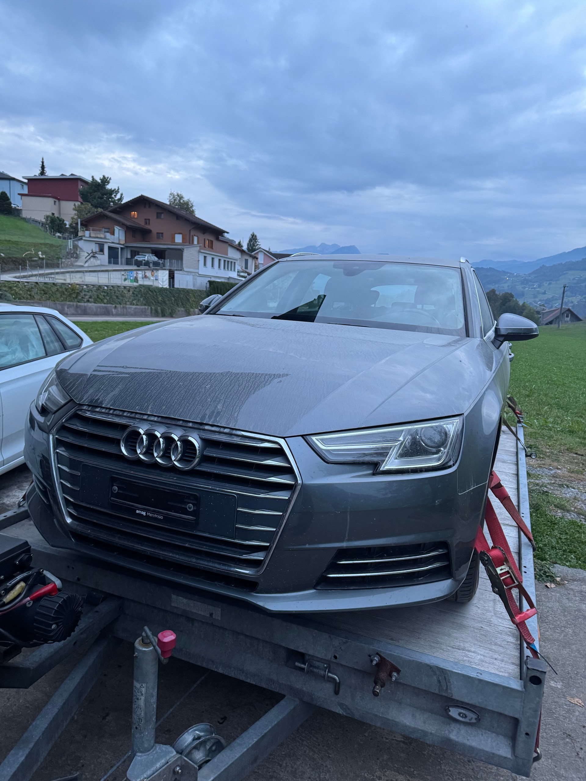 AUDI A4 Avant 2.0 TFSI-image-2