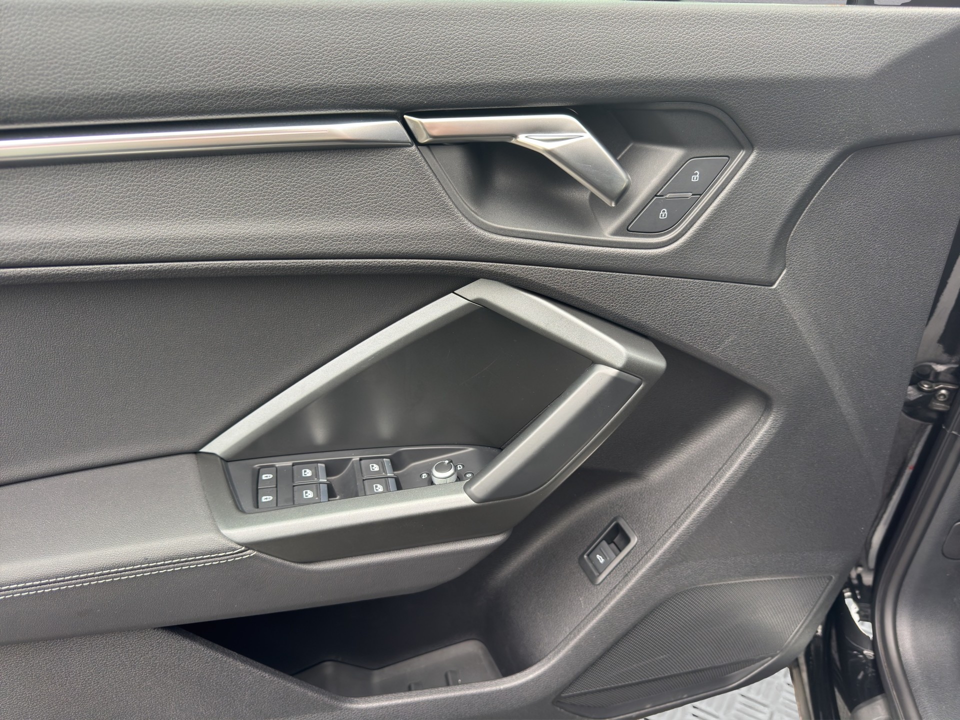 AUDI Q3 35 TFSI S line Attraction S-tronic-image-9