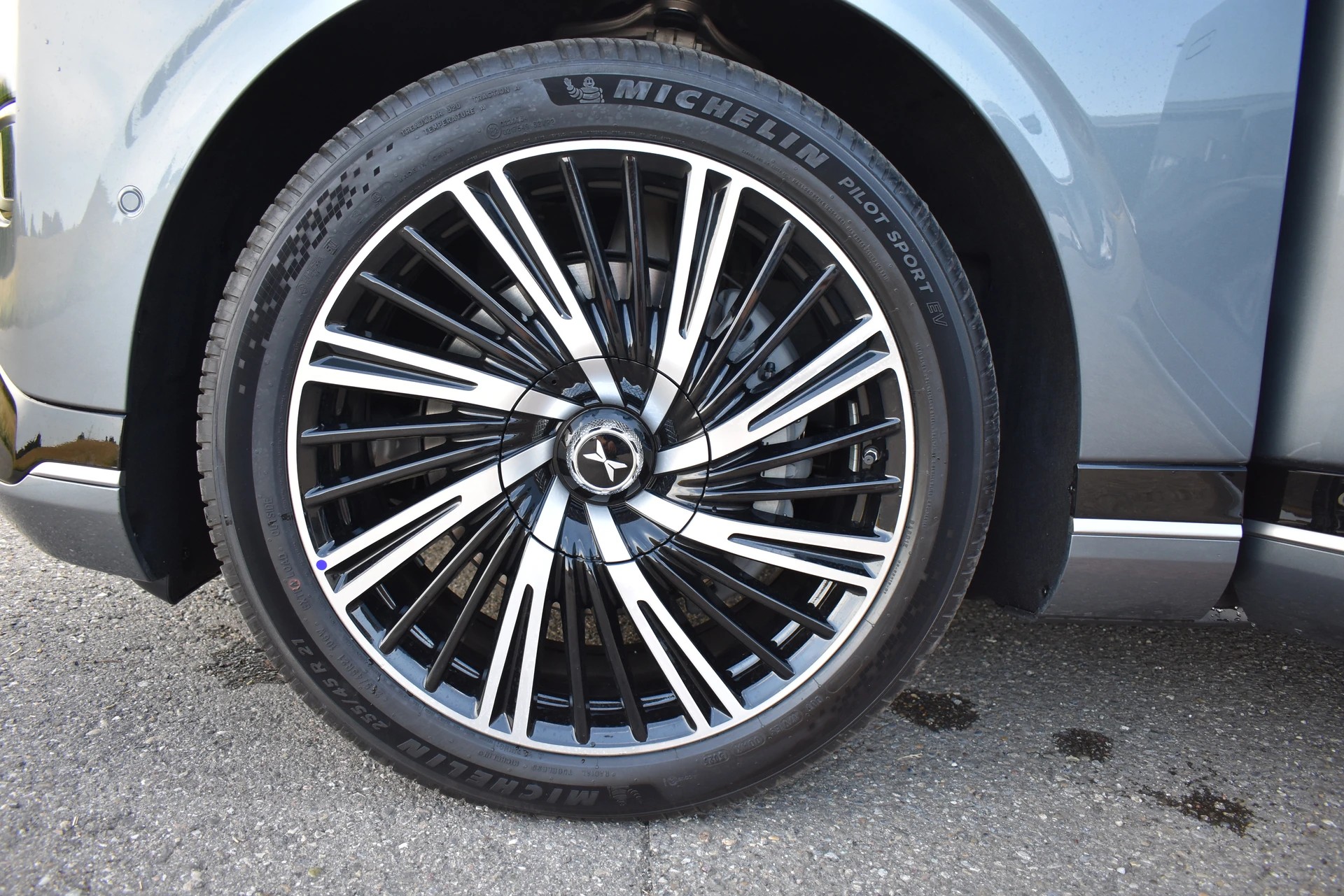XPENG G9 93kWh Performance AWD mit Anhängerkupplung-image-12
