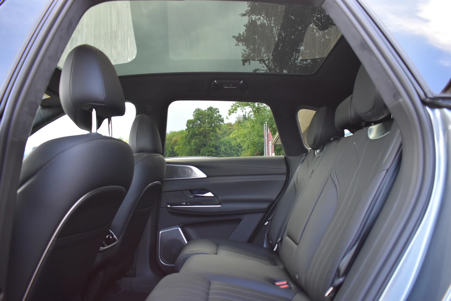 XPENG G9 93kWh Performance AWD mit Anhängerkupplung-image-8