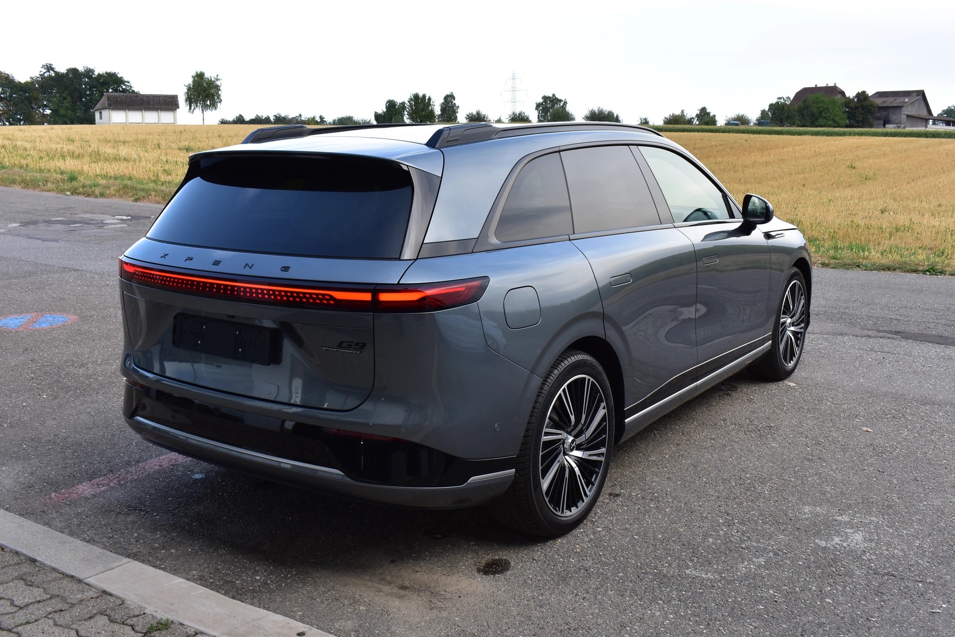 XPENG G9 93kWh Performance AWD mit Anhängerkupplung-image-6
