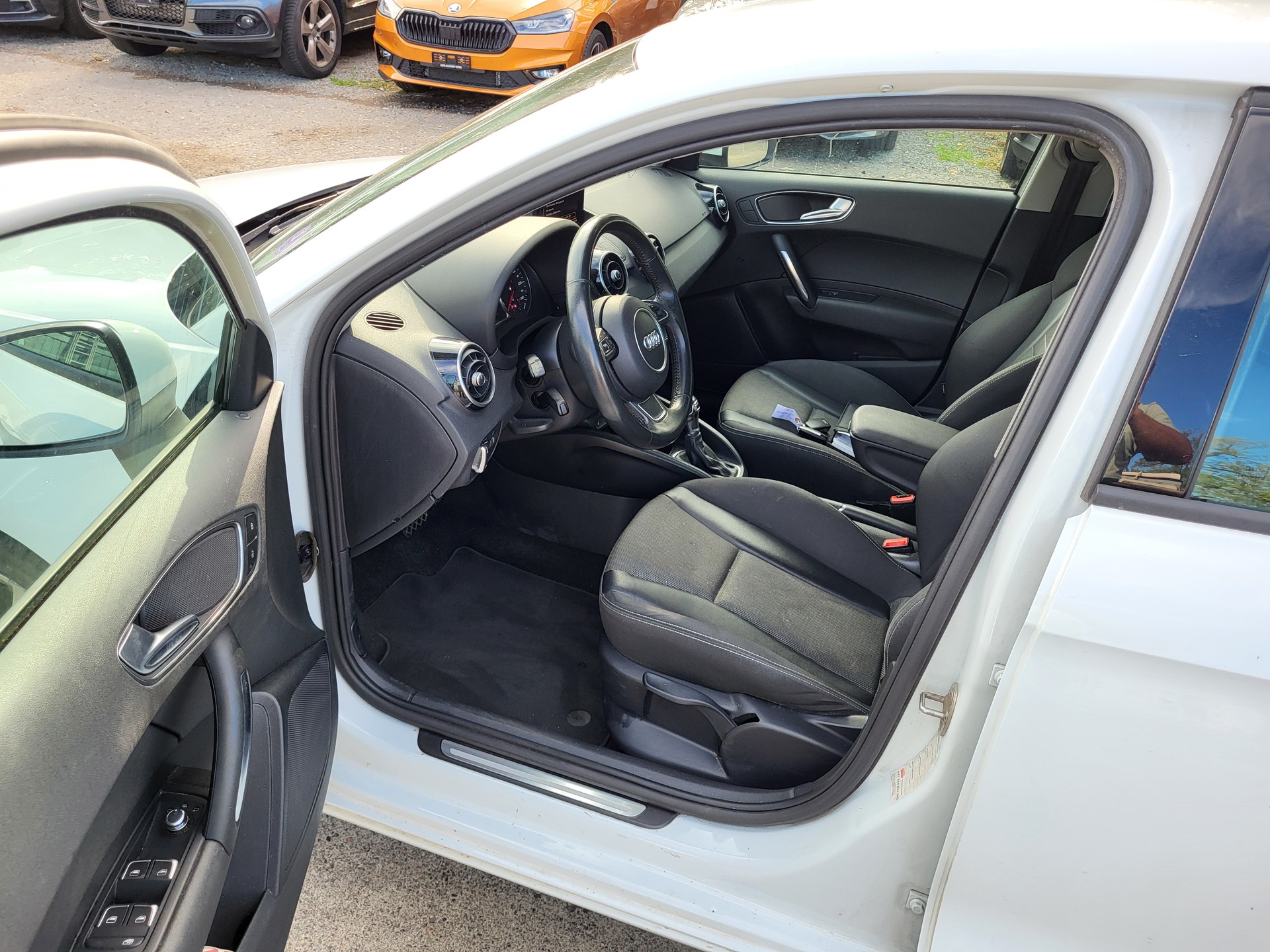 AUDI A1 Sportback 1.4 TFSI Sport S-tronic-image-3