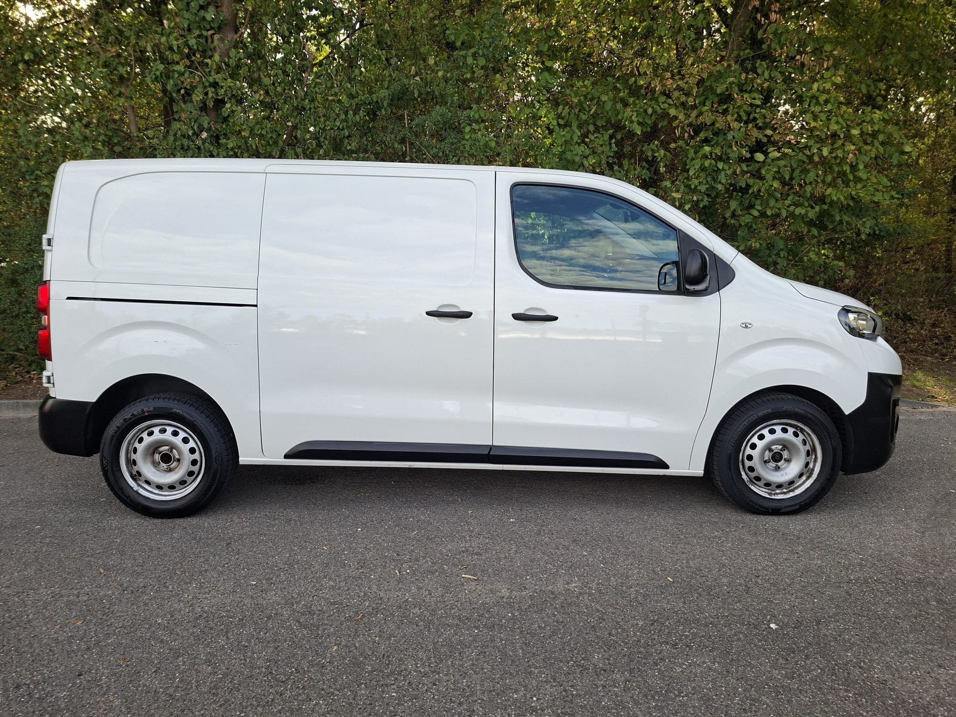 PEUGEOT Expert 2.0 BlueHDi 120 S&S Active Standard-image-10