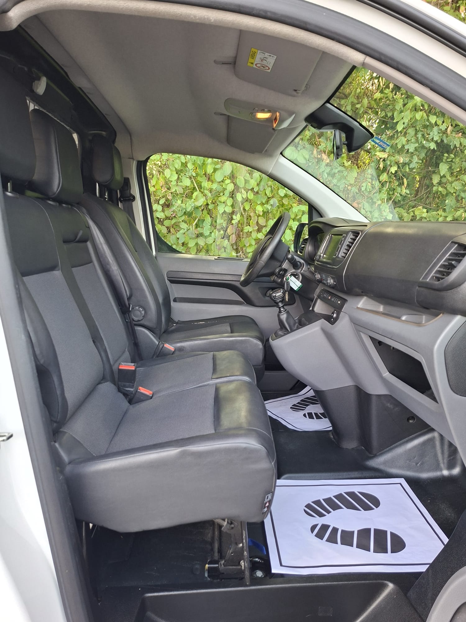 PEUGEOT Expert 2.0 BlueHDi 120 S&S Active Standard-image-13