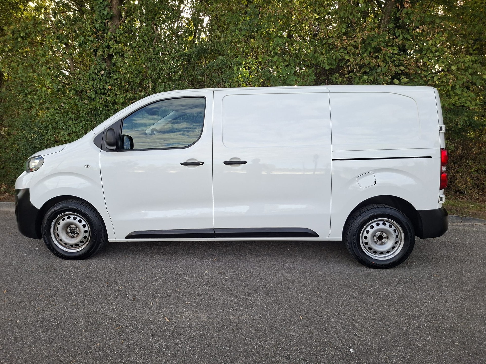 PEUGEOT Expert 2.0 BlueHDi 120 S&S Active Standard-image-4