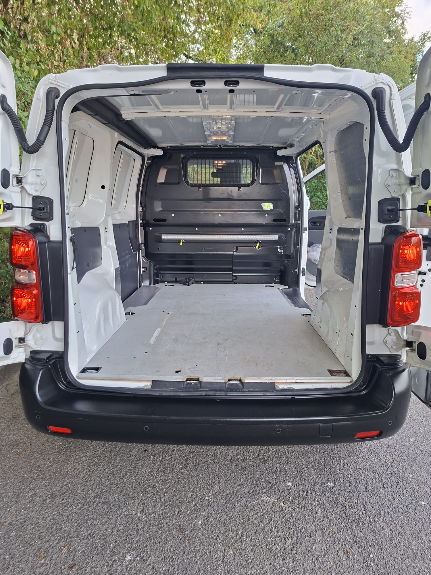 PEUGEOT Expert 2.0 BlueHDi 120 S&S Active Standard-image-8
