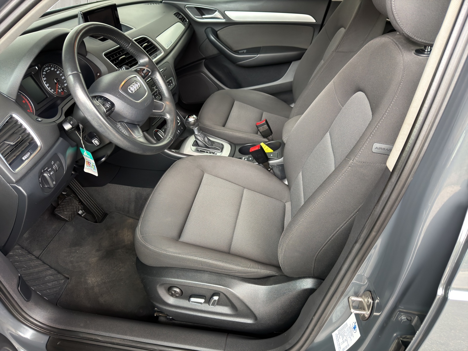 AUDI Q3 2.0 TDI quattro S-tronic-image-9