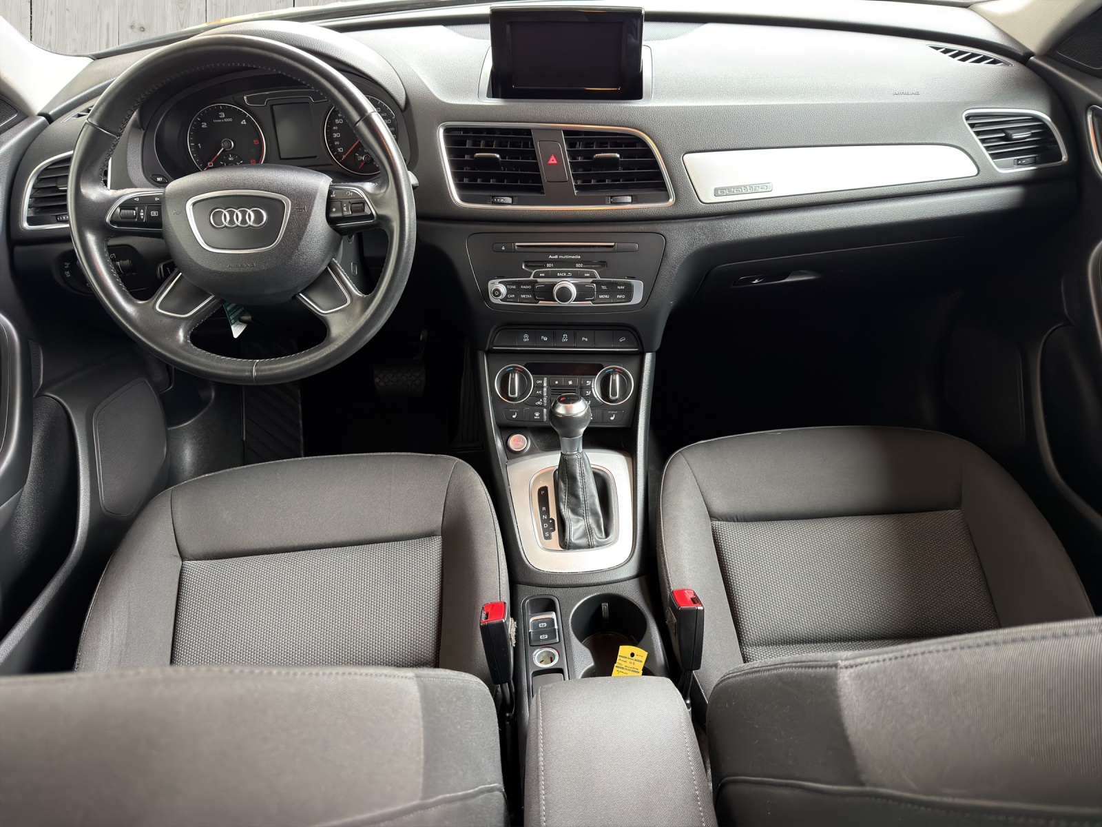 AUDI Q3 2.0 TDI quattro S-tronic-image-8