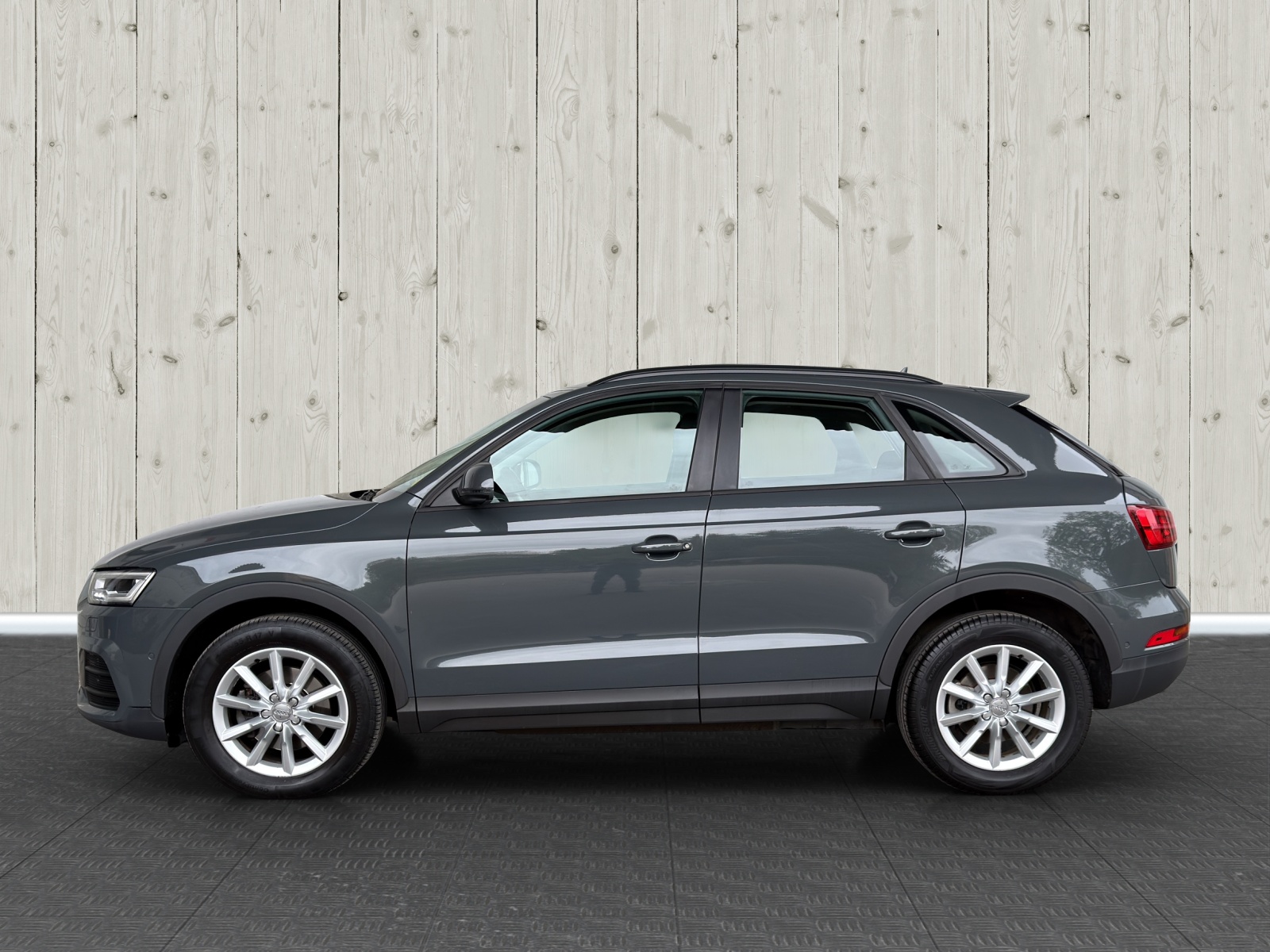 AUDI Q3 2.0 TDI quattro S-tronic-image-3
