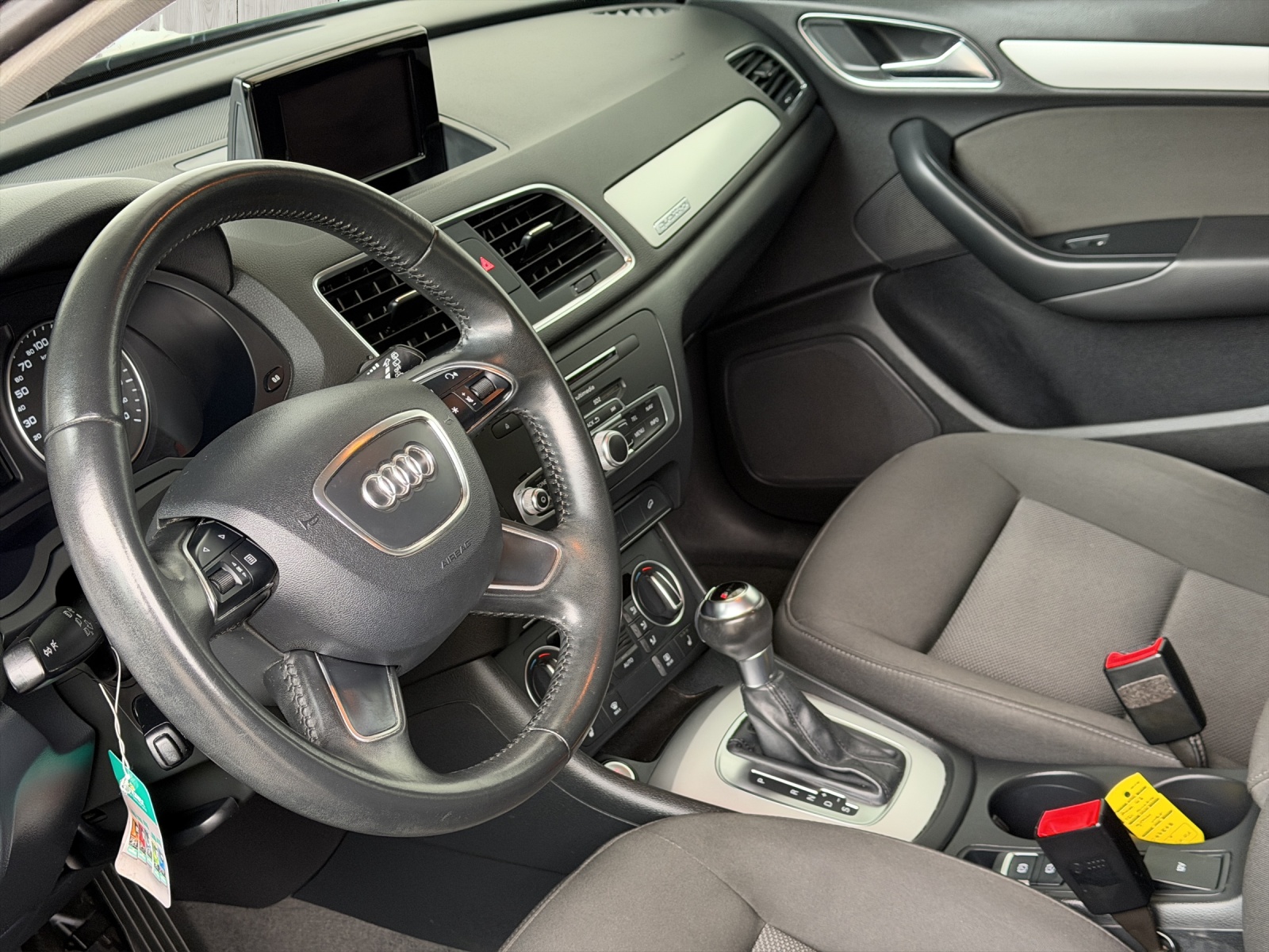AUDI Q3 2.0 TDI quattro S-tronic-image-10