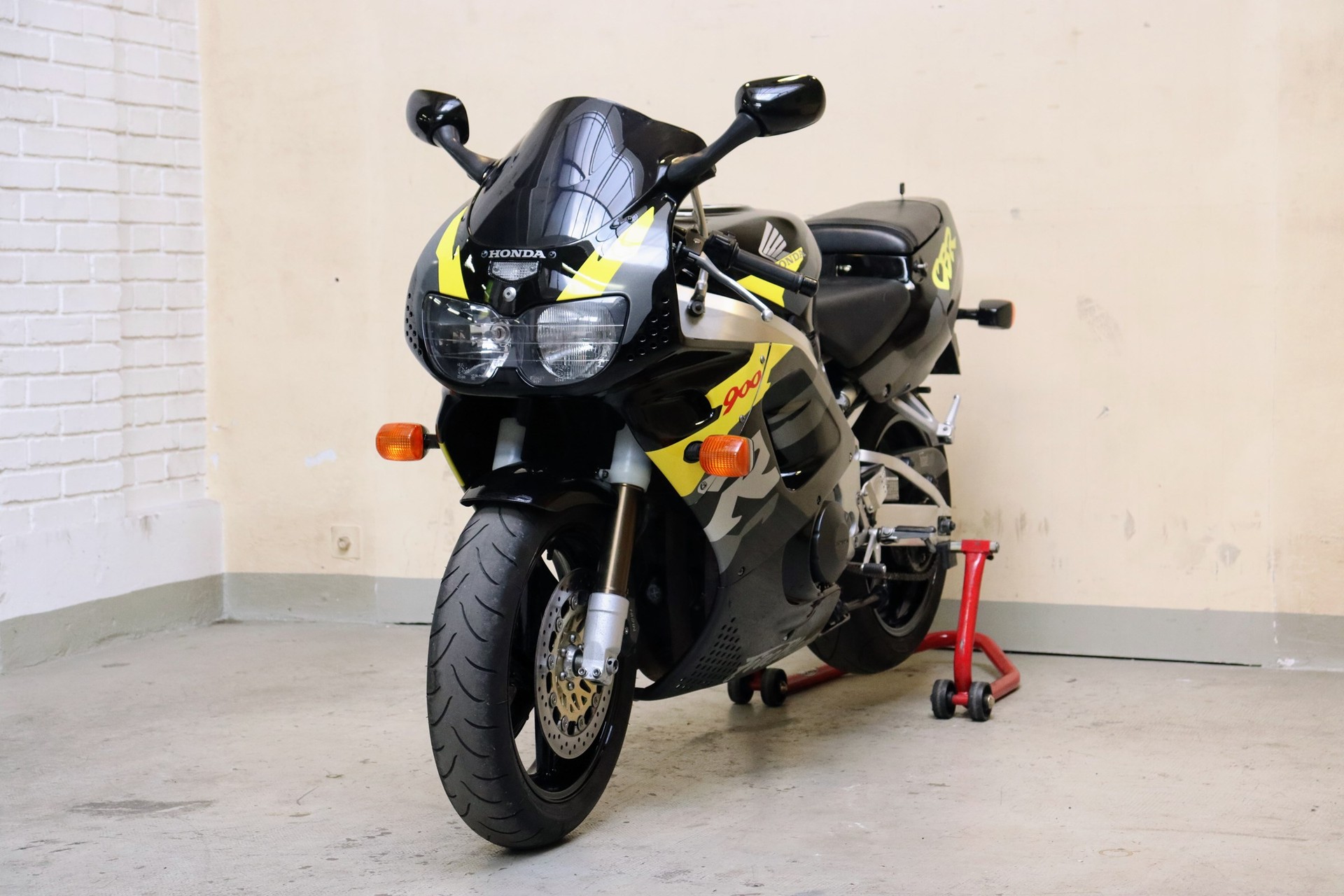 HONDA CBR 900 RR N/P Fireblade-showroom-element-1