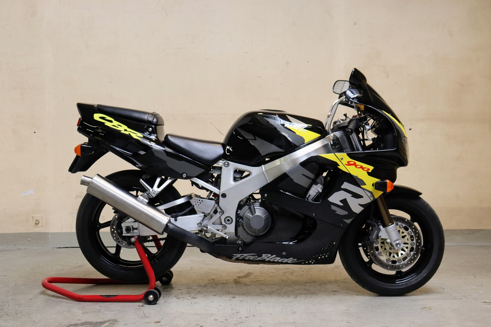 HONDA CBR 900 RR N/P Fireblade-showroom-element-2