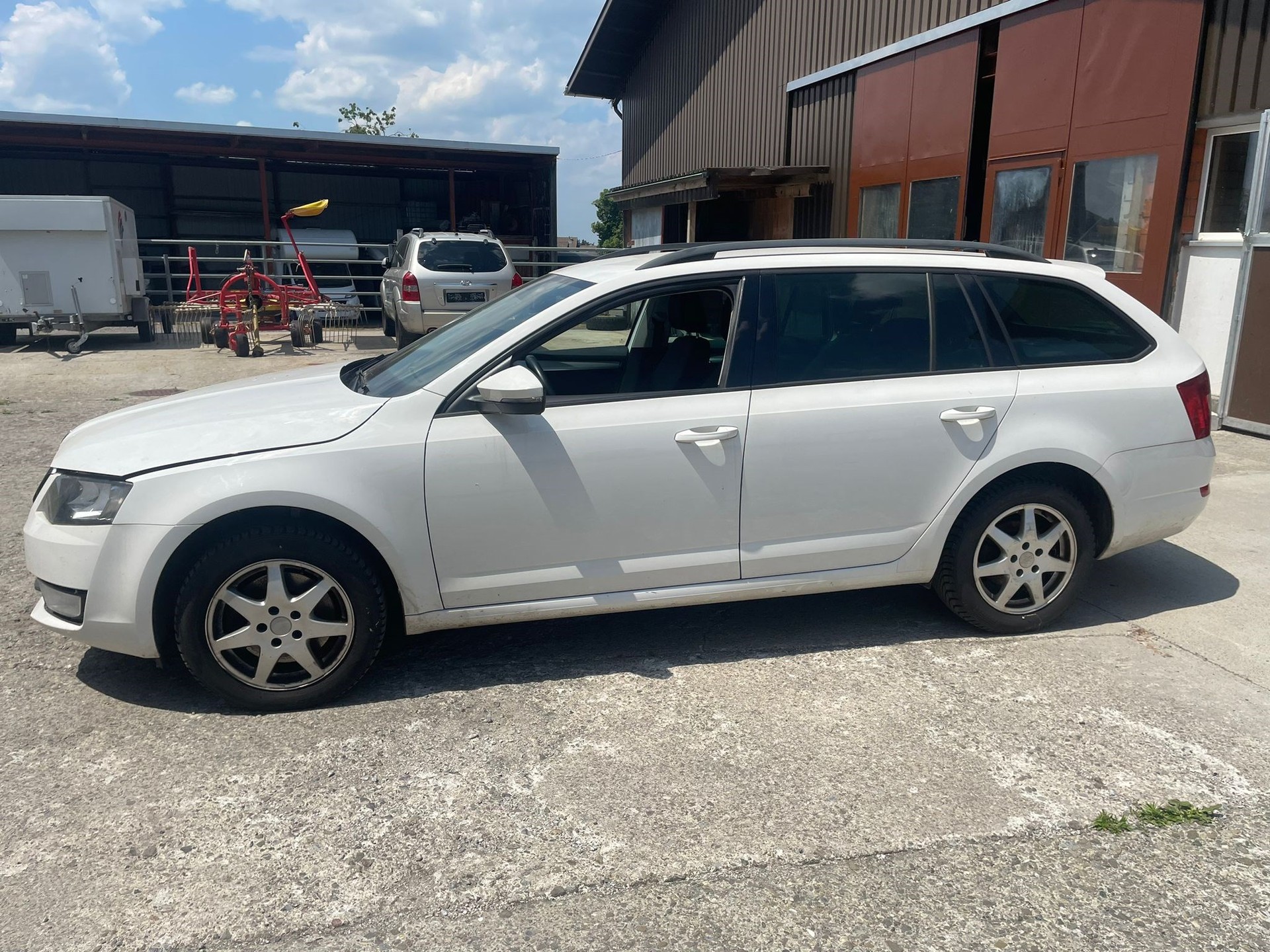 SKODA Octavia Combi 1.8 TSI Ambition-image-5