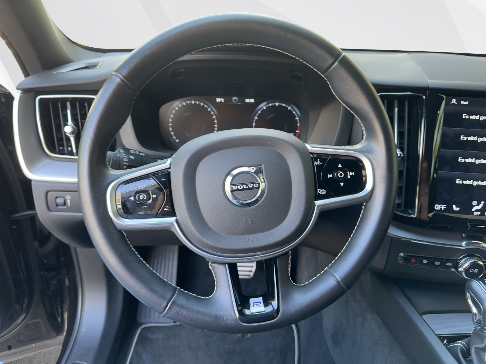 VOLVO XC60 2.0 T6 R-Design AWD-image-9