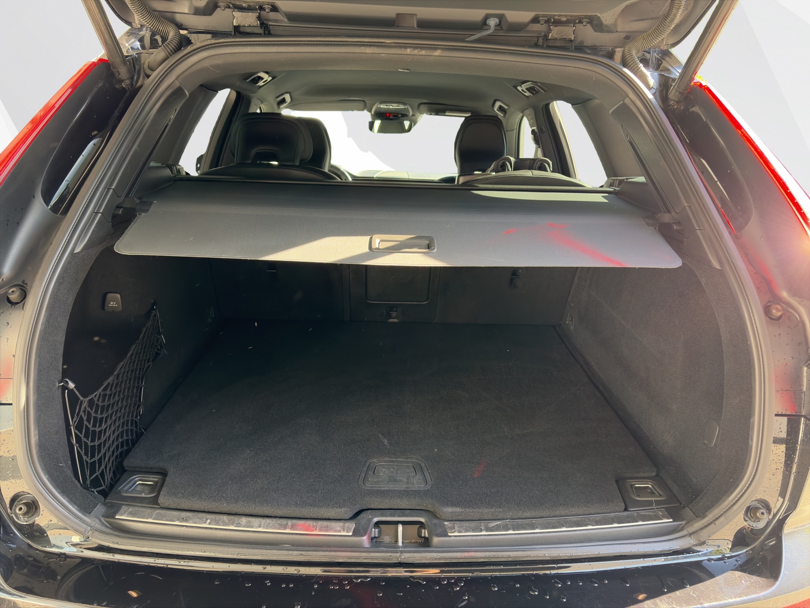 VOLVO XC60 2.0 T6 R-Design AWD-image-18