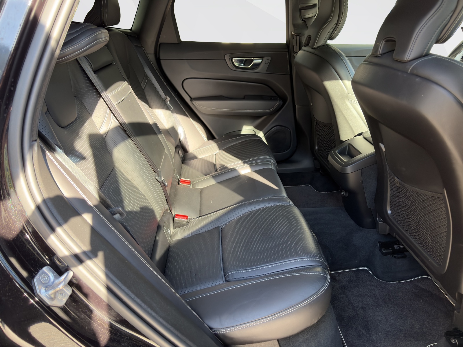 VOLVO XC60 2.0 T6 R-Design AWD-image-19