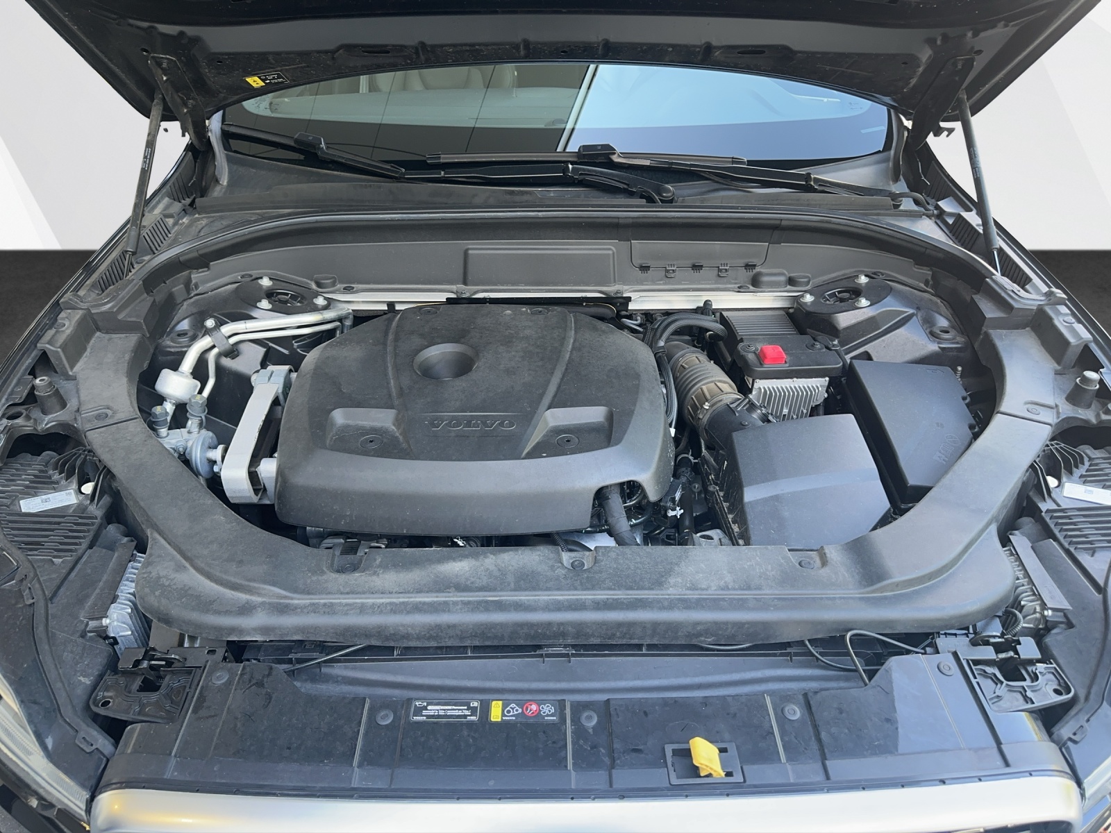 VOLVO XC60 2.0 T6 R-Design AWD-image-14