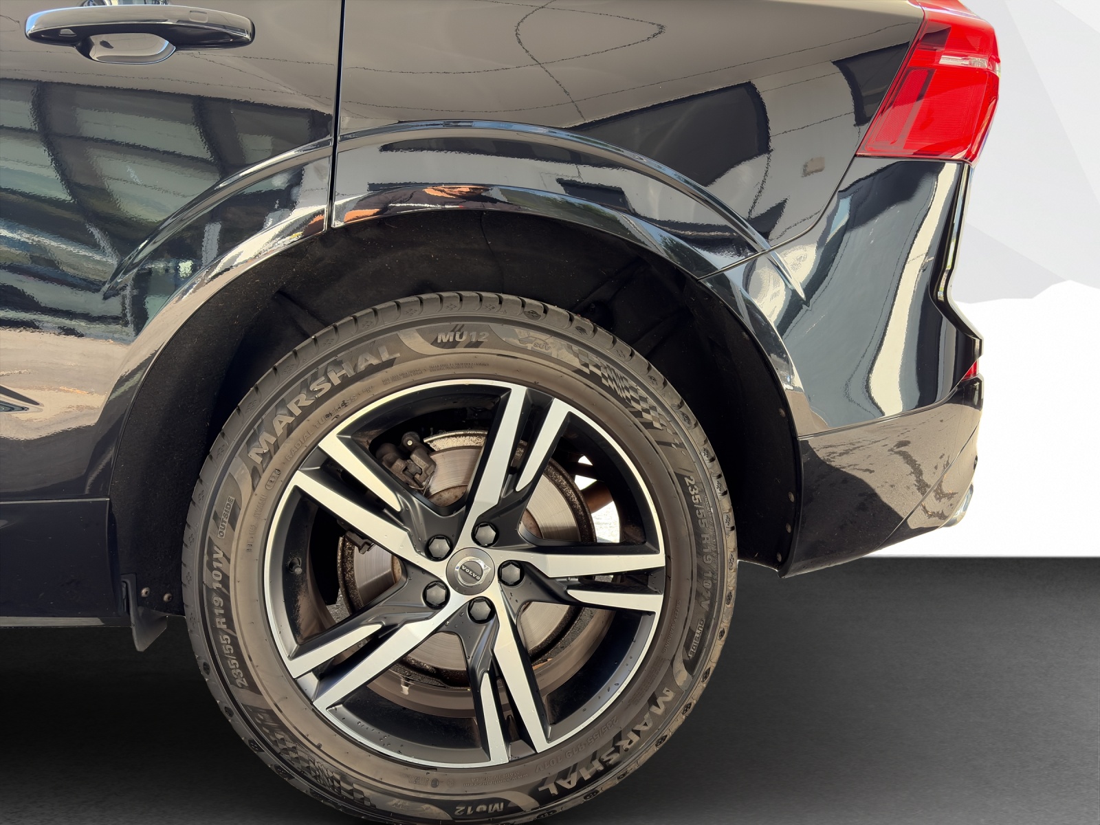 VOLVO XC60 2.0 T6 R-Design AWD-image-21