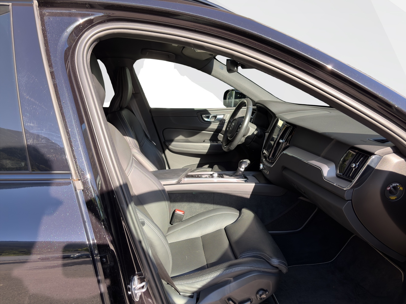 VOLVO XC60 2.0 T6 R-Design AWD-image-15