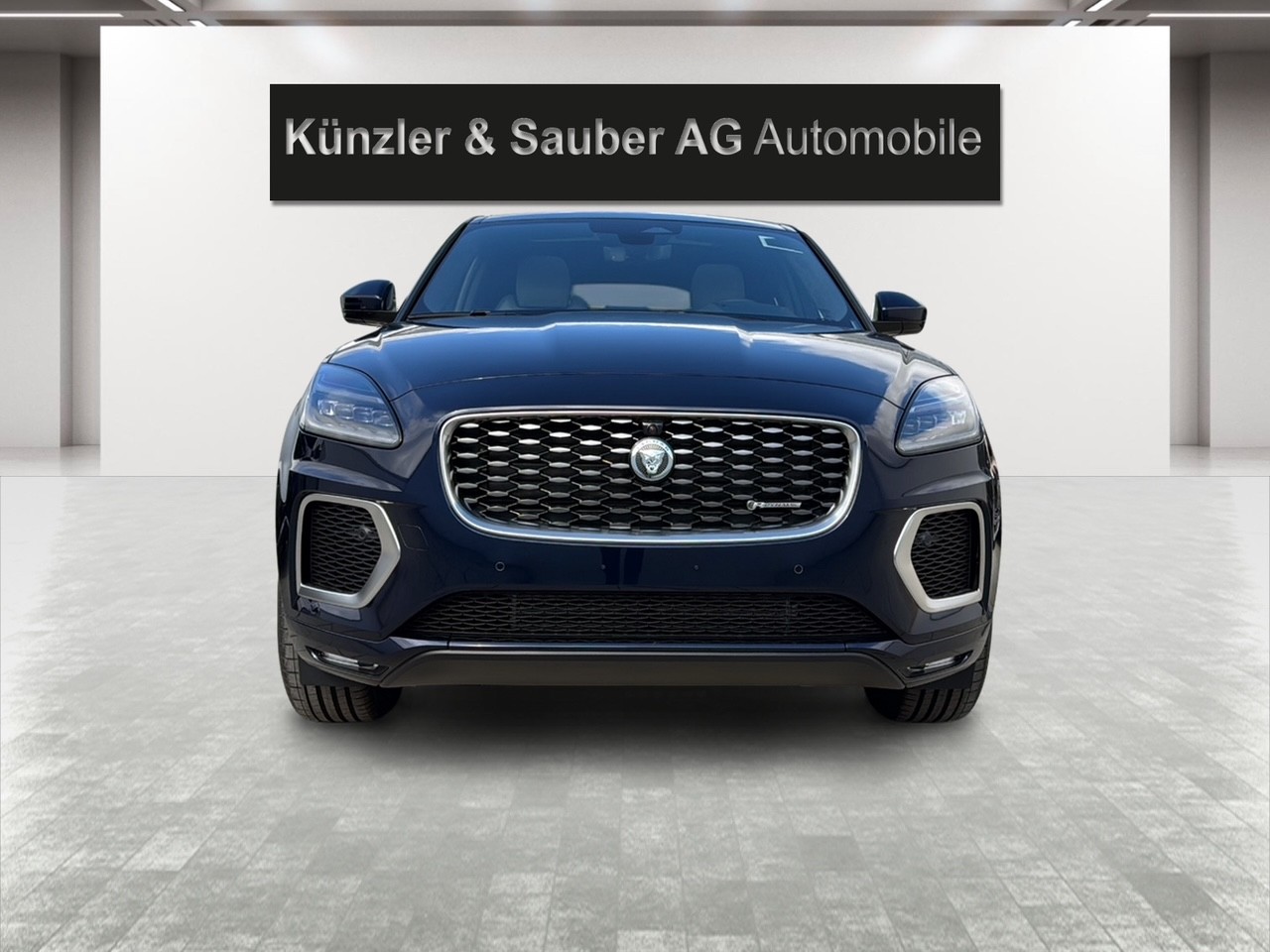 JAGUAR E-Pace 1.5 P269e R-Dynamic AWD HSE-image-4