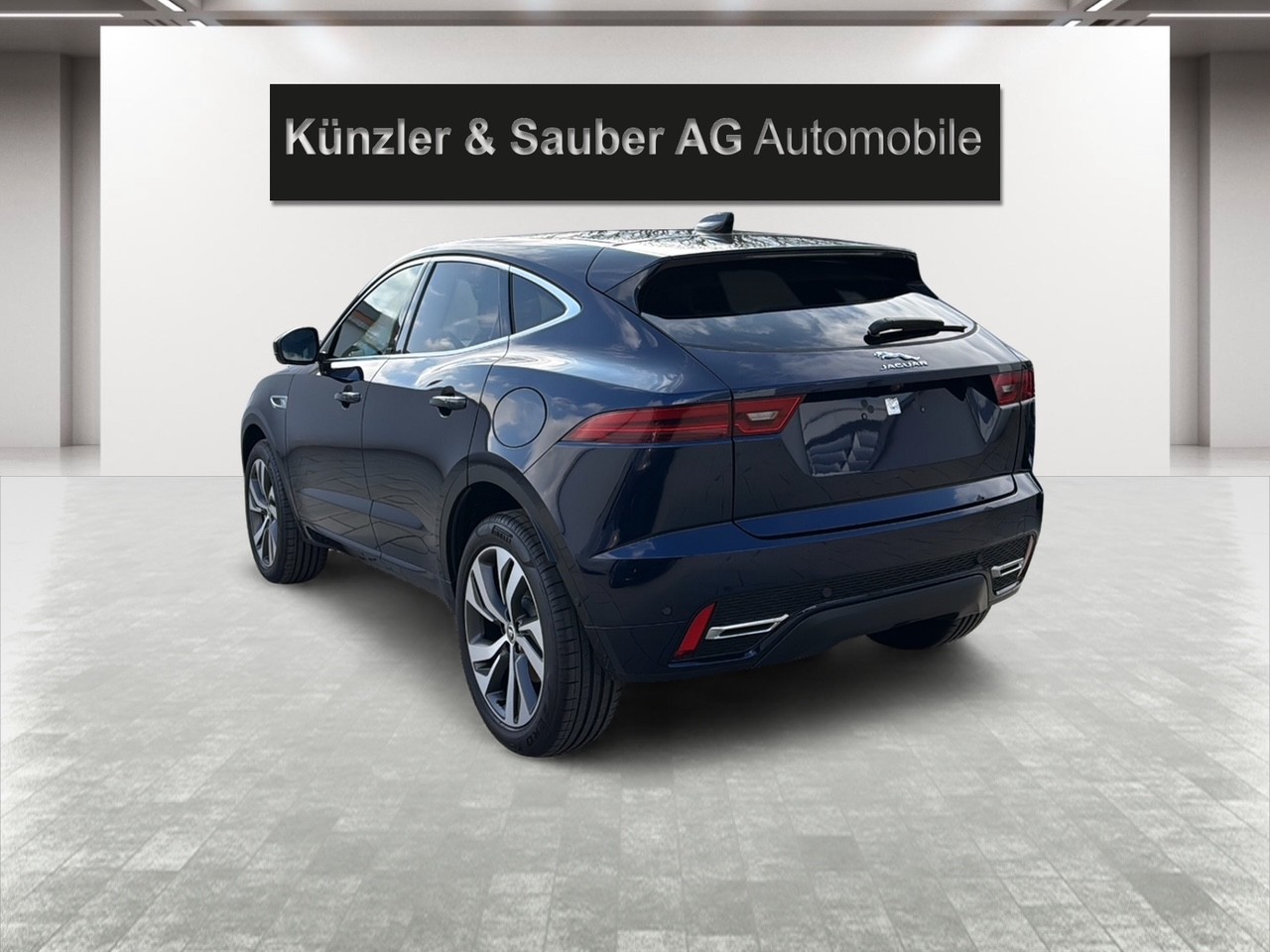JAGUAR E-Pace 1.5 P269e R-Dynamic AWD HSE-image-21