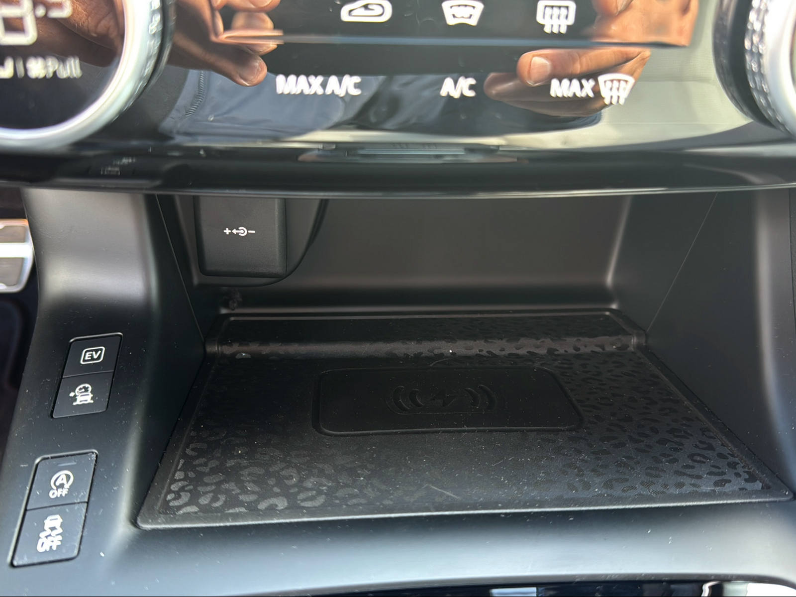 JAGUAR E-Pace 1.5 P269e R-Dynamic AWD HSE-image-13