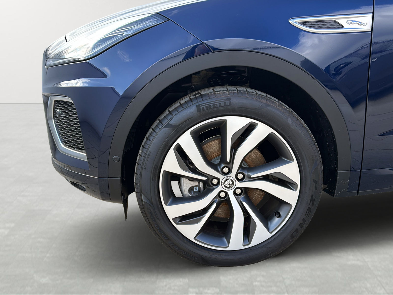 JAGUAR E-Pace 1.5 P269e R-Dynamic AWD HSE-image-3