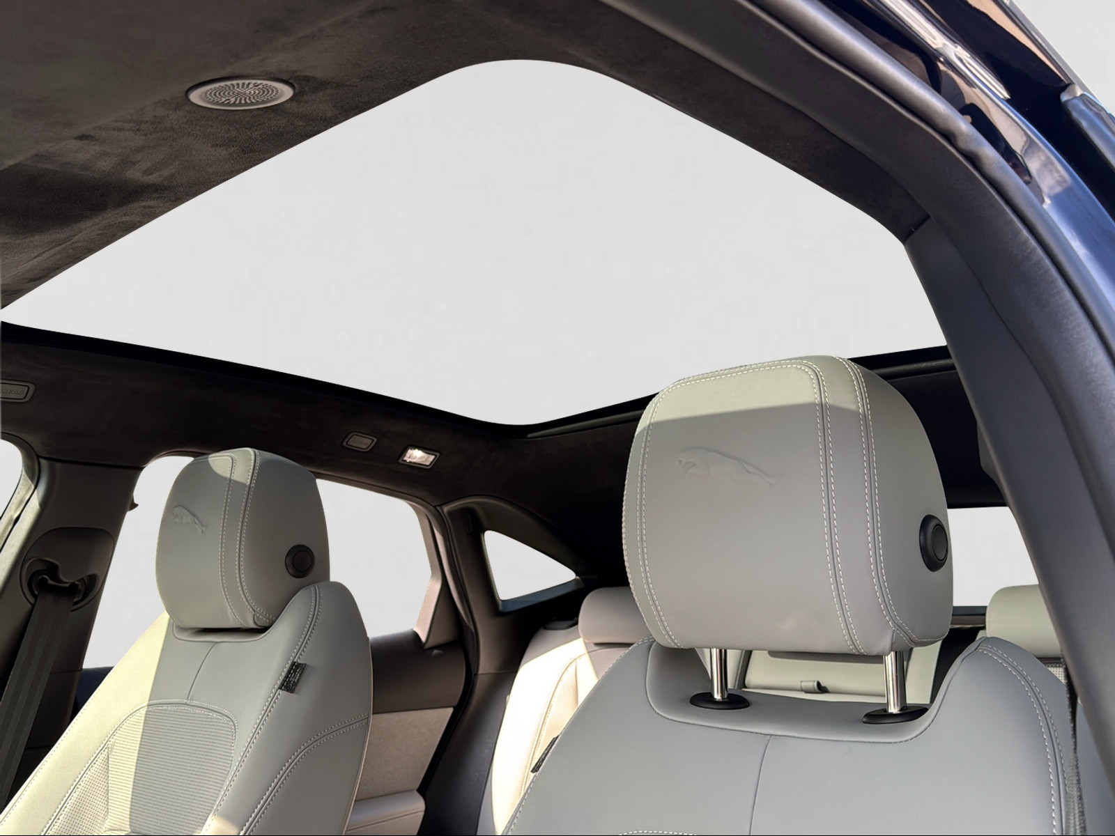 JAGUAR E-Pace 1.5 P269e R-Dynamic AWD HSE-image-9