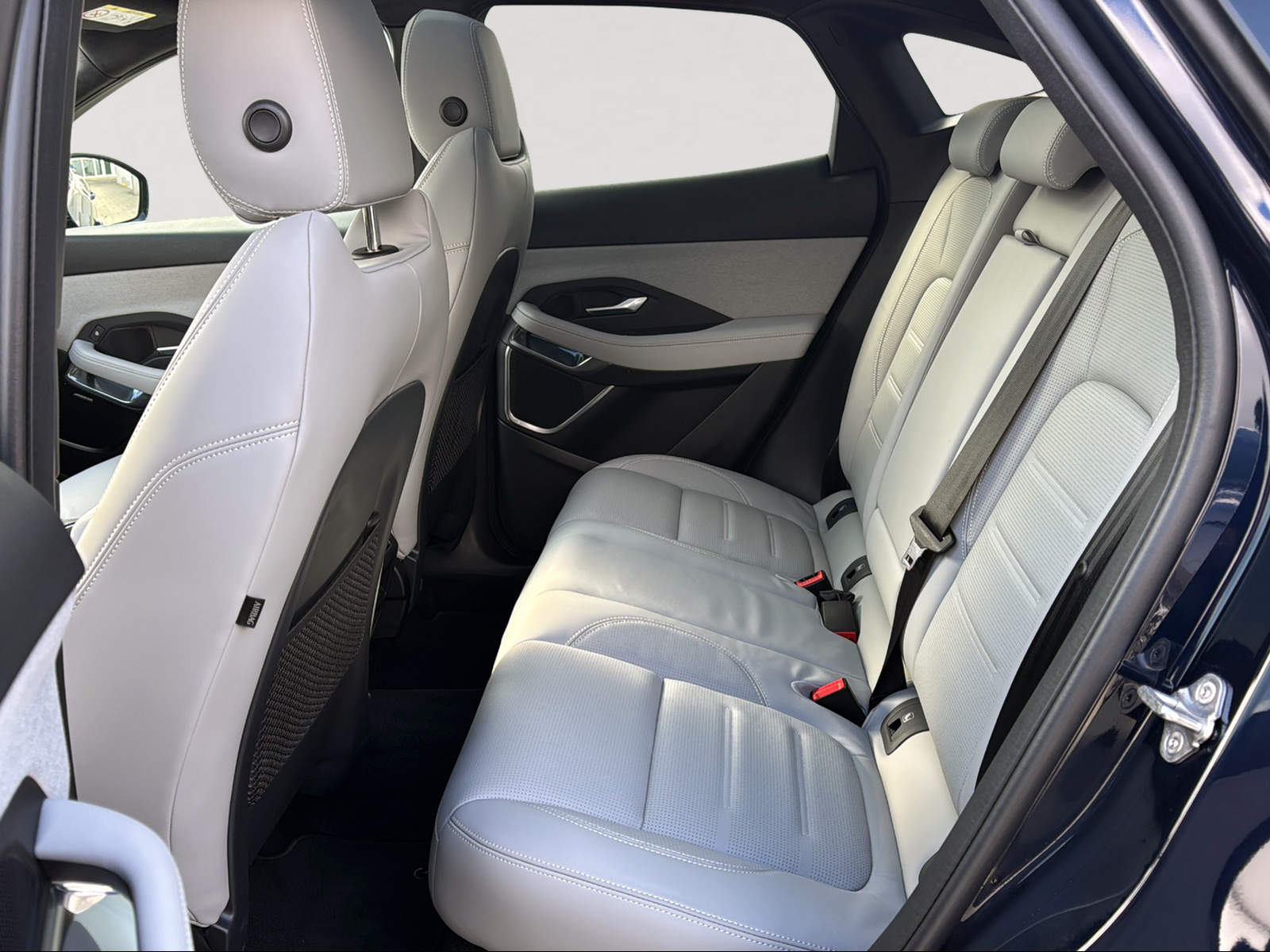 JAGUAR E-Pace 1.5 P269e R-Dynamic AWD HSE-image-10