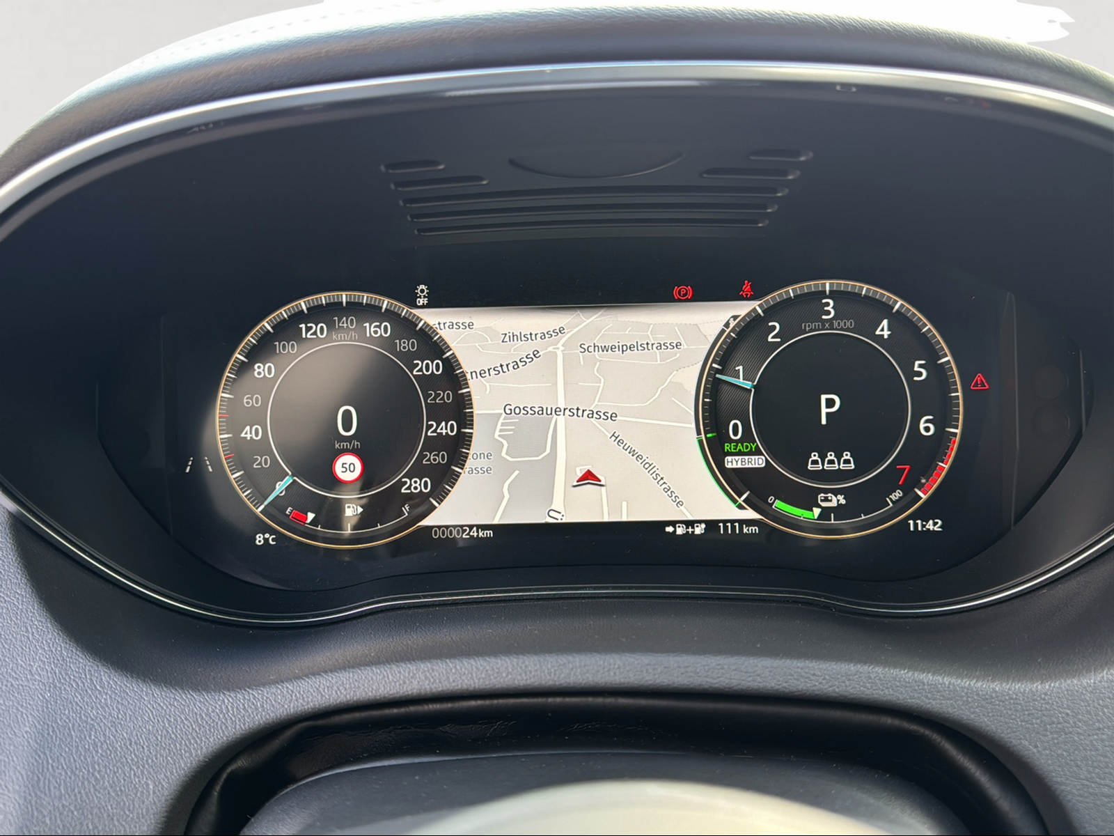 JAGUAR E-Pace 1.5 P269e R-Dynamic AWD HSE-image-16