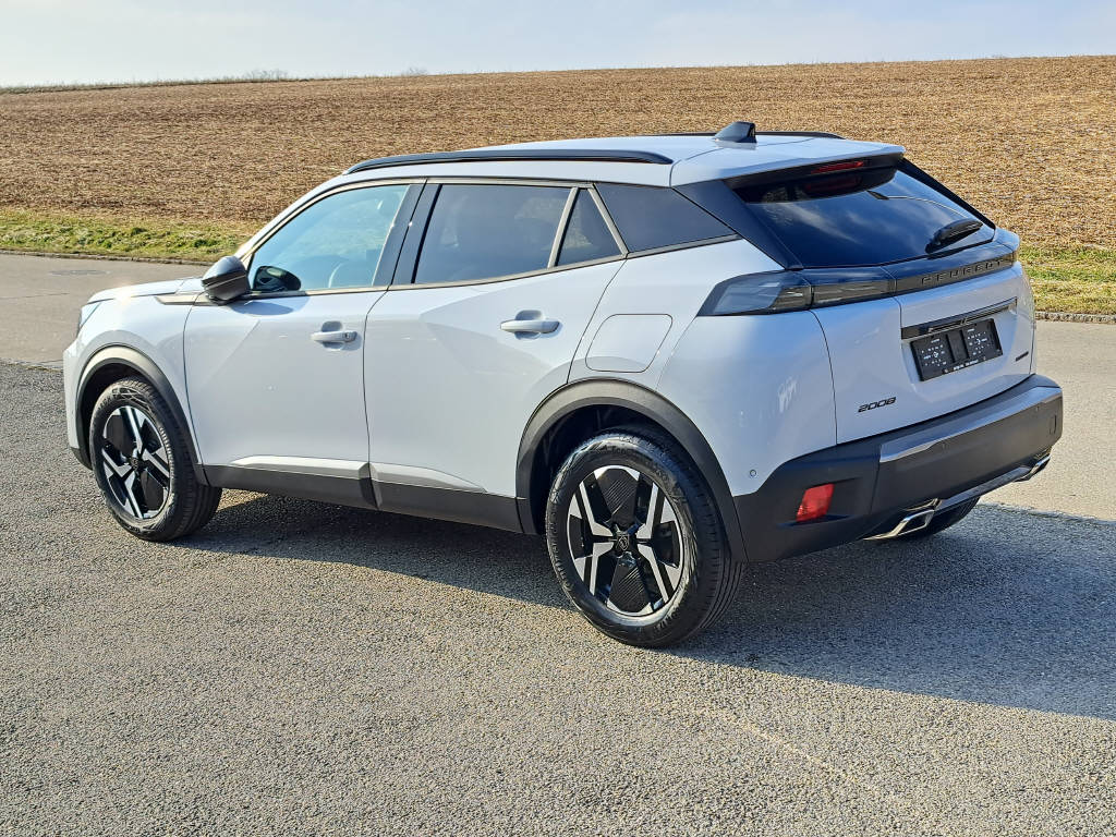 PEUGEOT 2008 1.2 Hybrid 145cv Allure-image-2